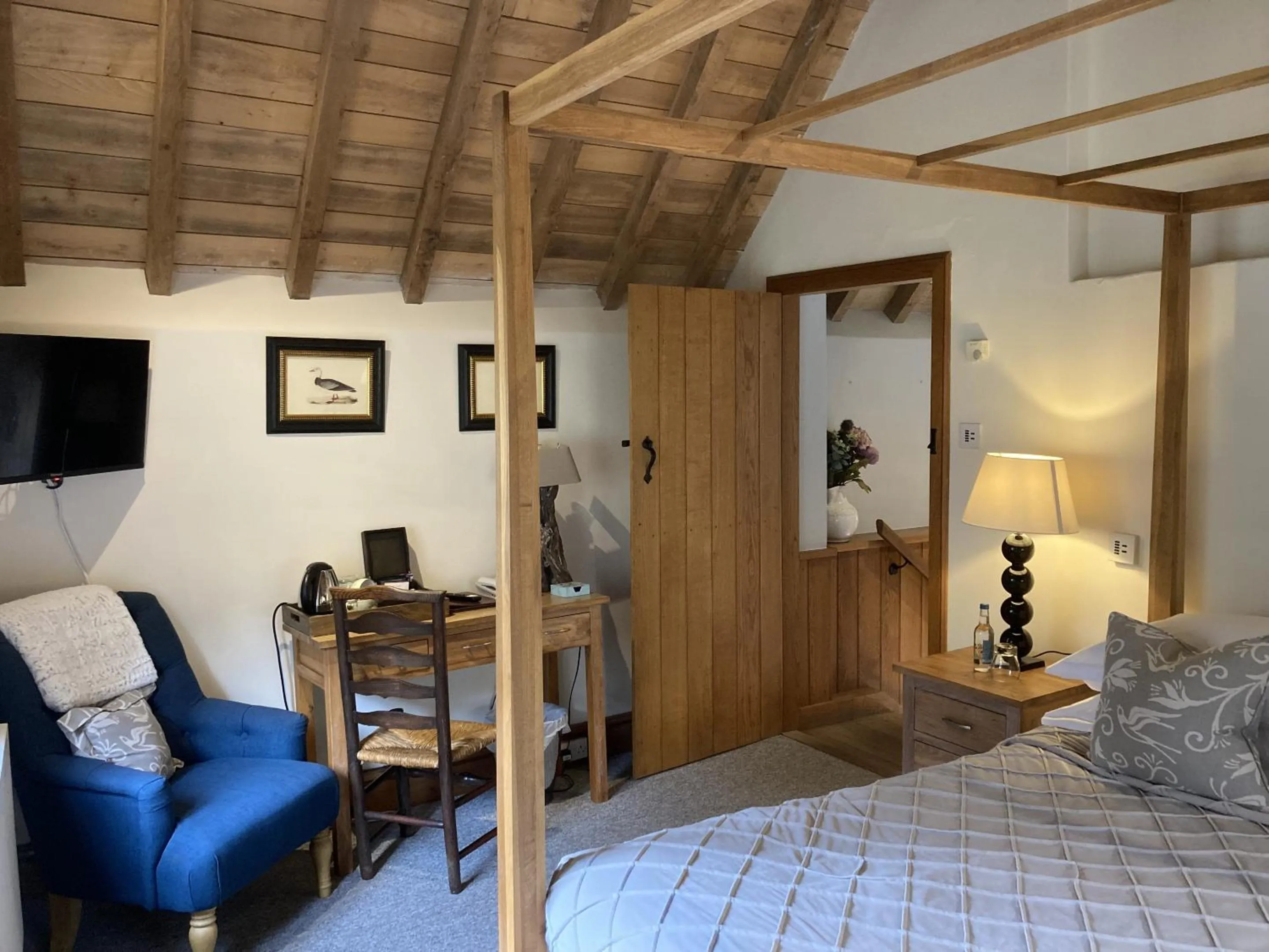 Bedroom, Bed in Old Downton Lodge