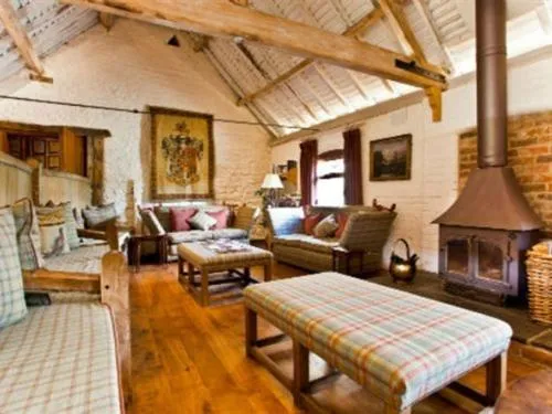Living room in Old Downton Lodge