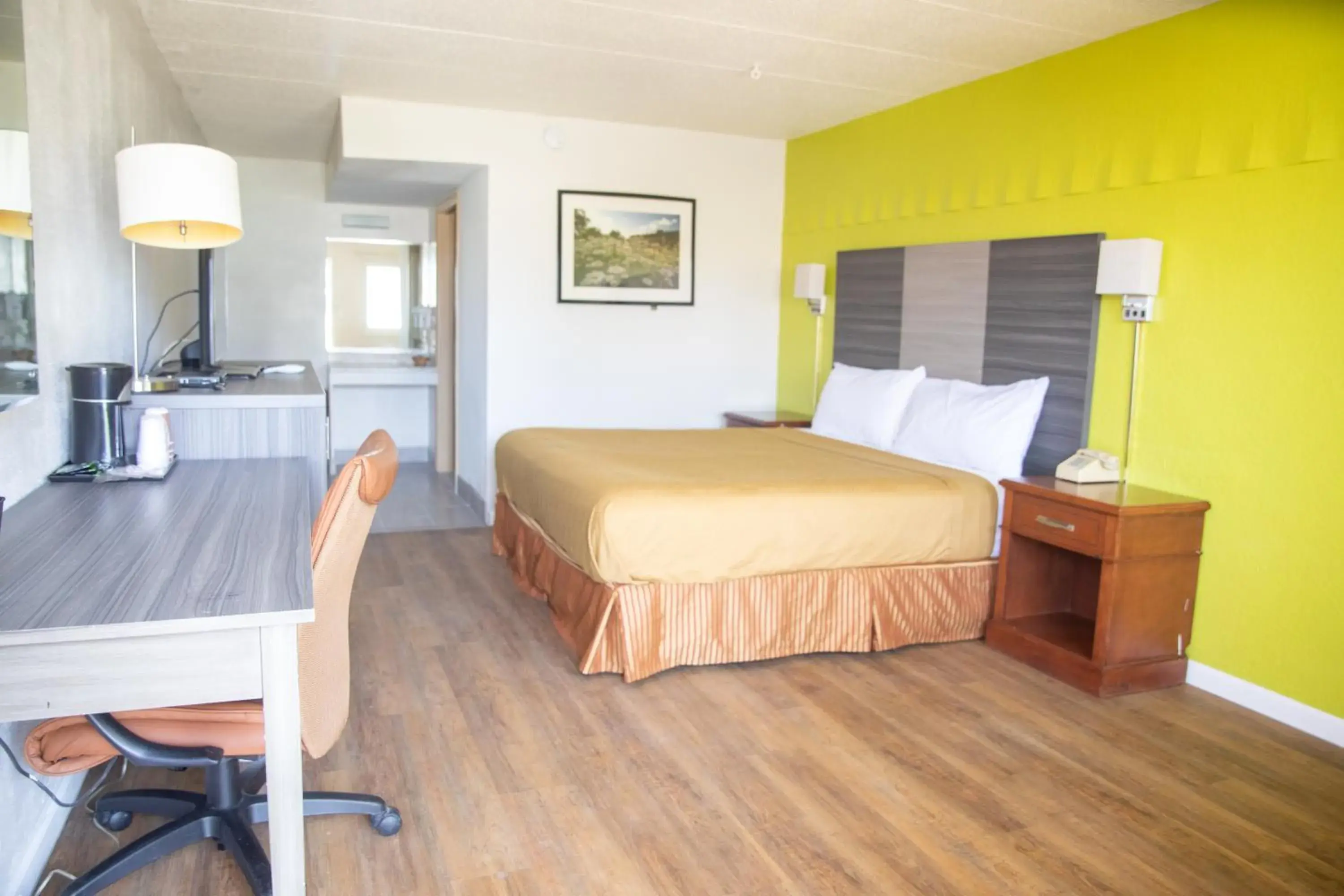 Photo of the whole room, Bed in Americas Best Value Inn Vandalia Photo of the whole room, Bed in Americas Best Value Inn Vandalia