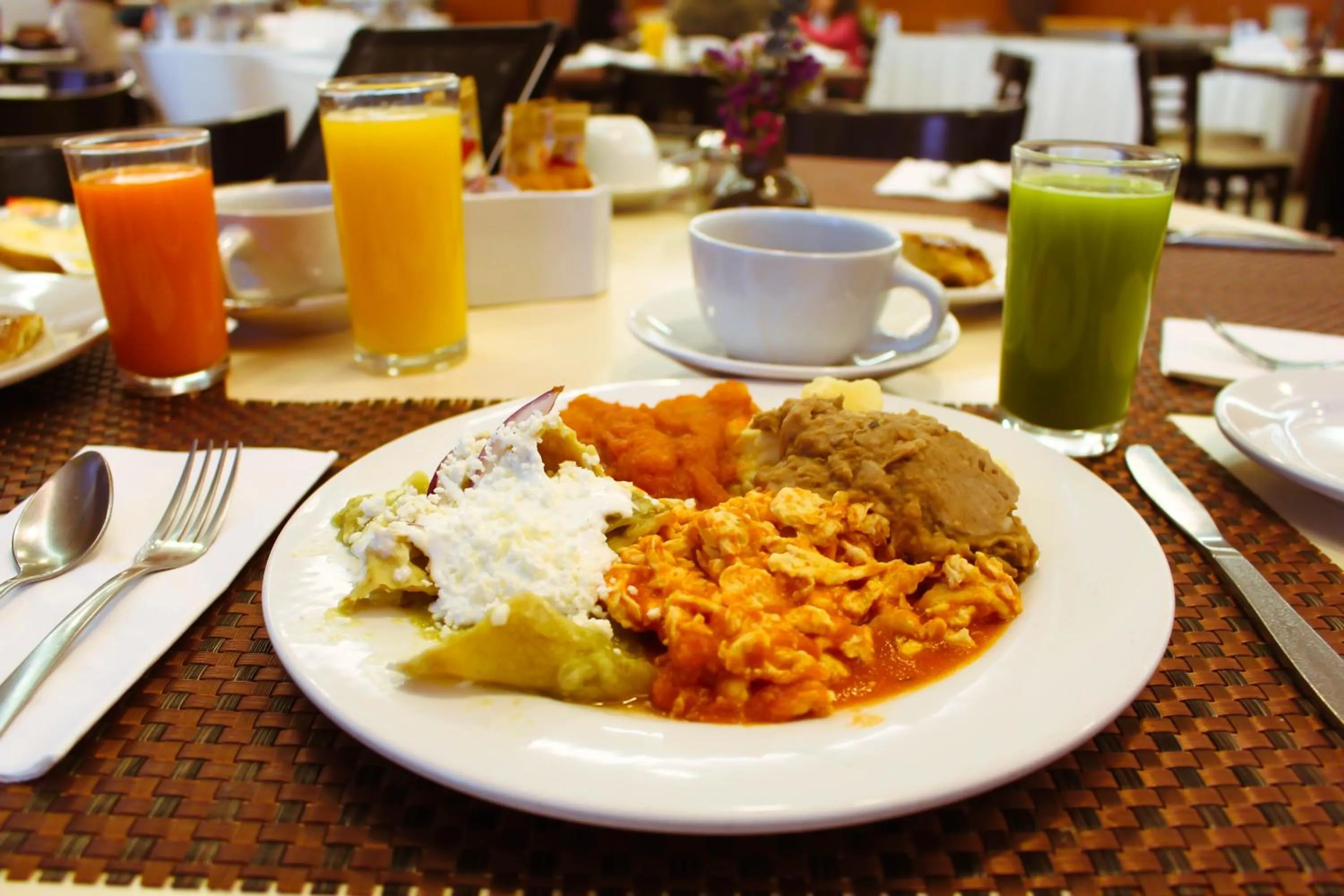 Food and drinks in Hotel Horizon & Convention Center