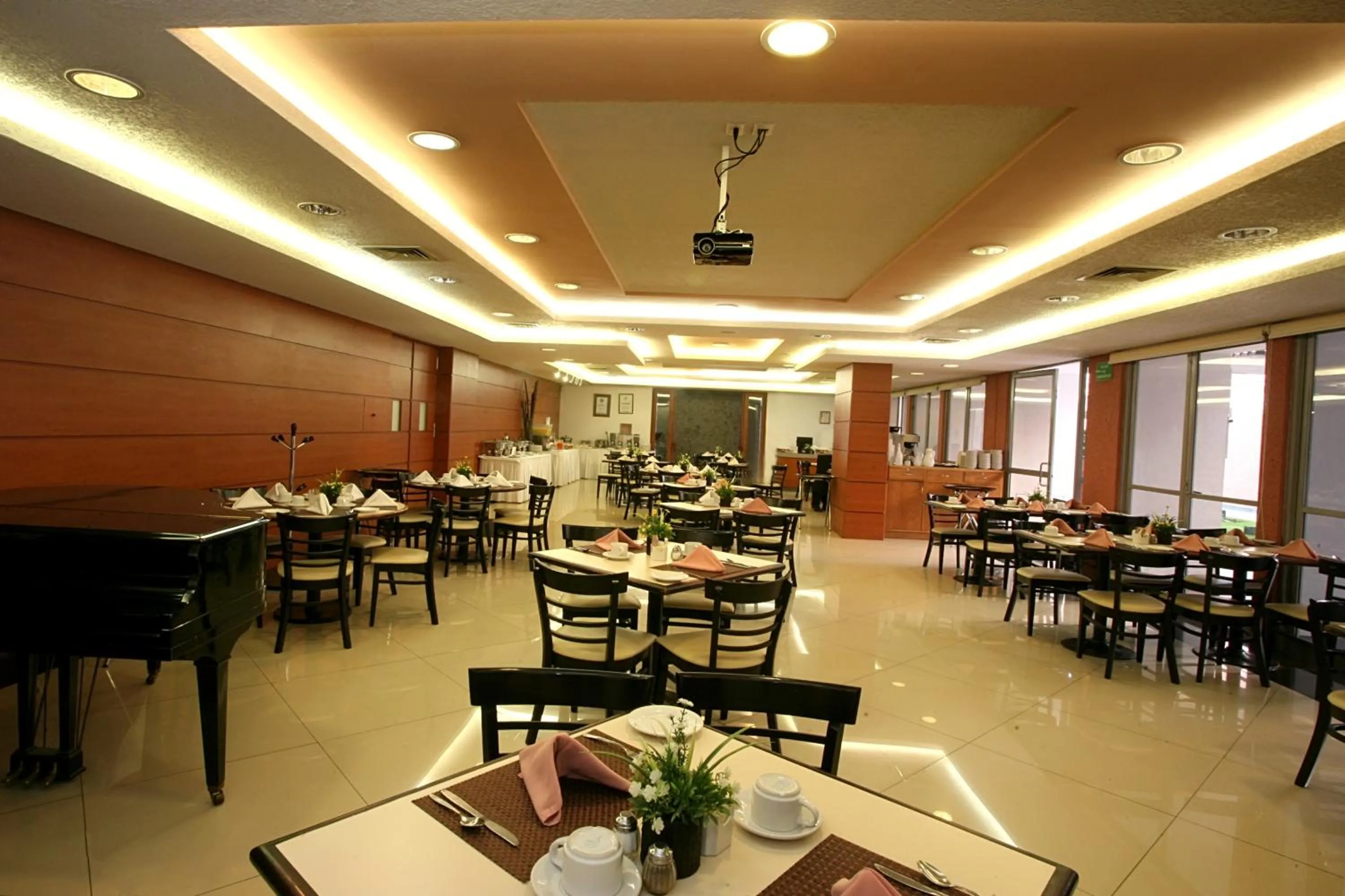 Restaurant/places to eat in Hotel Horizon & Convention Center