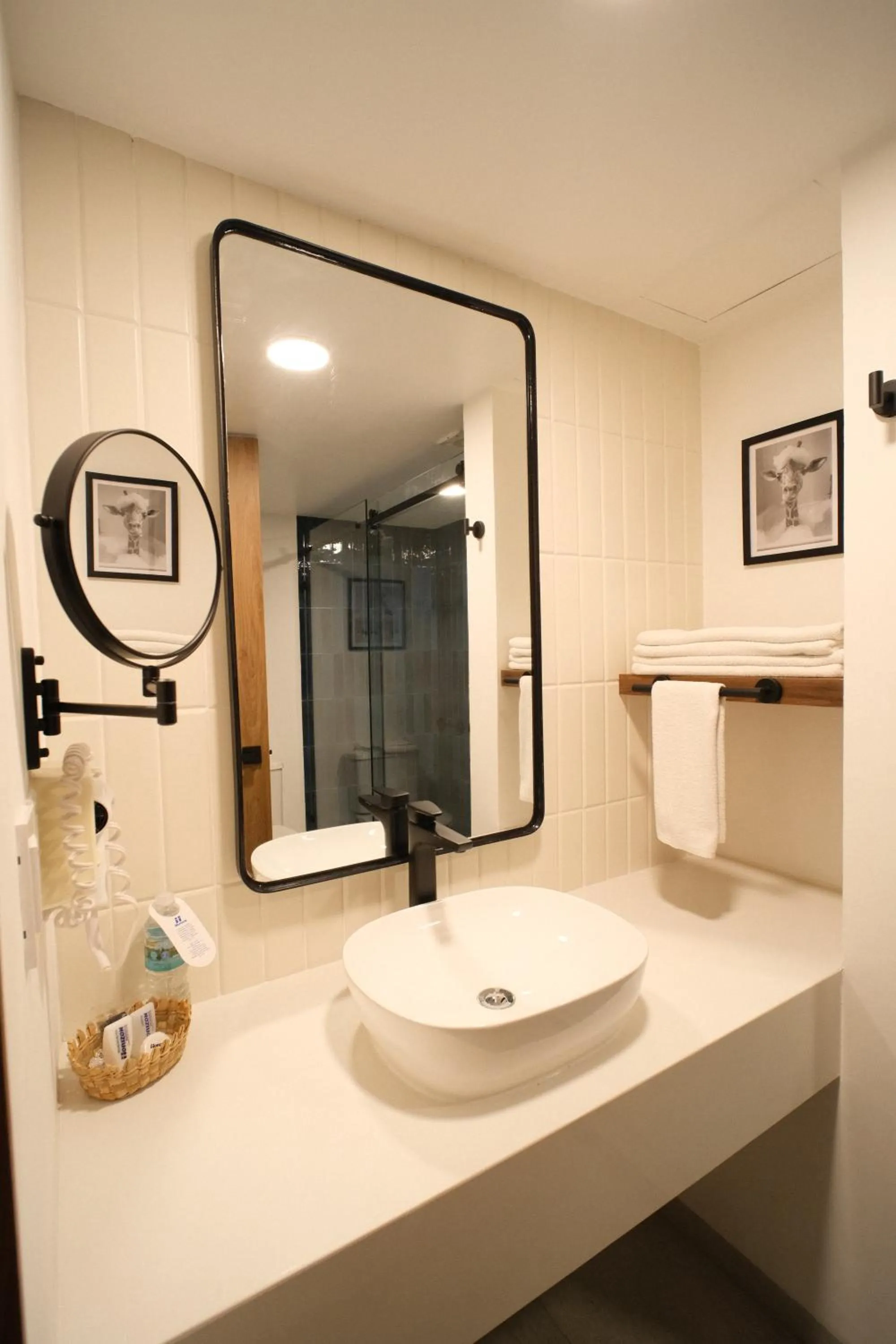 Bathroom in Hotel Horizon & Convention Center