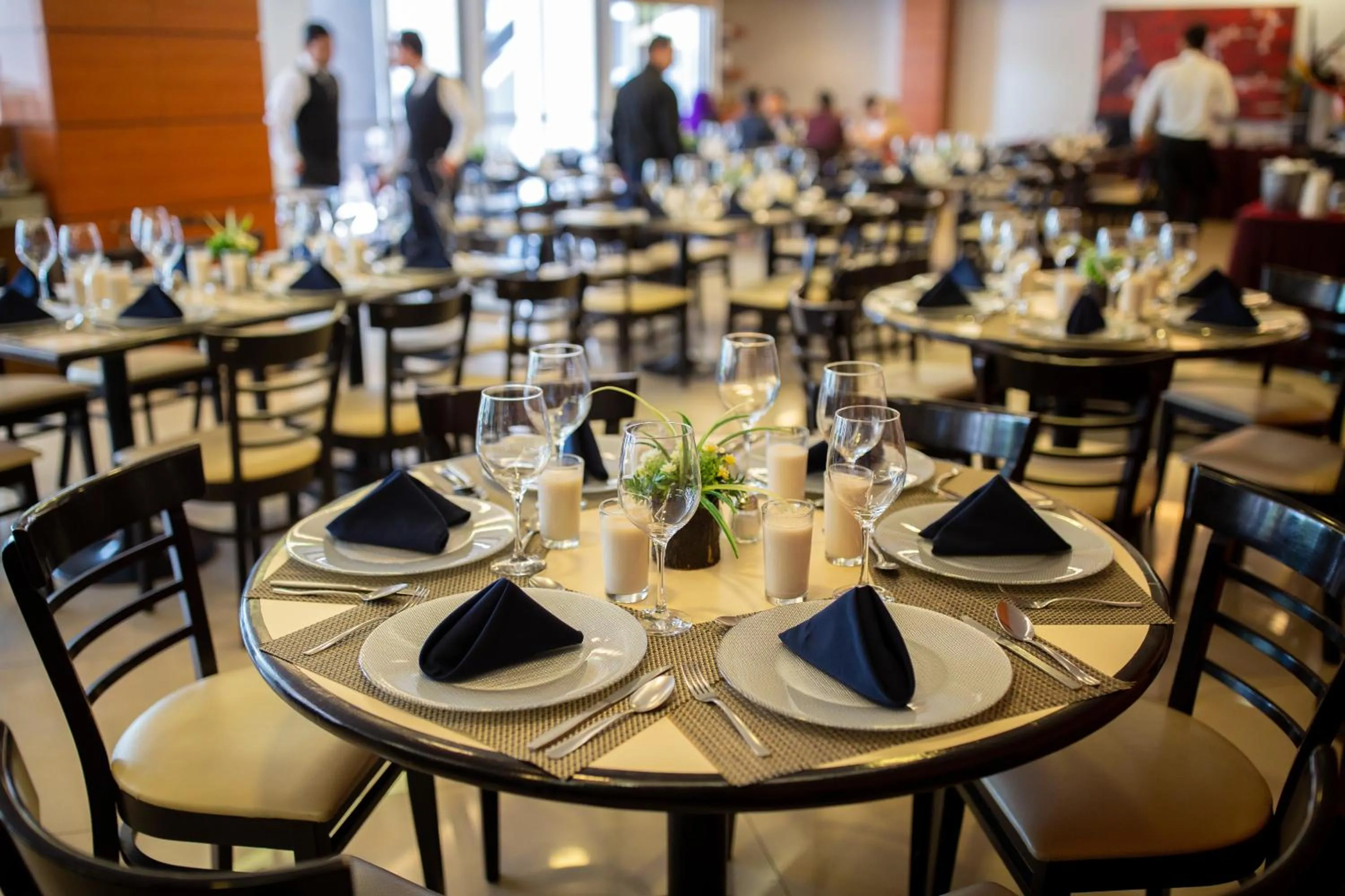 Restaurant/places to eat in Hotel Horizon & Convention Center