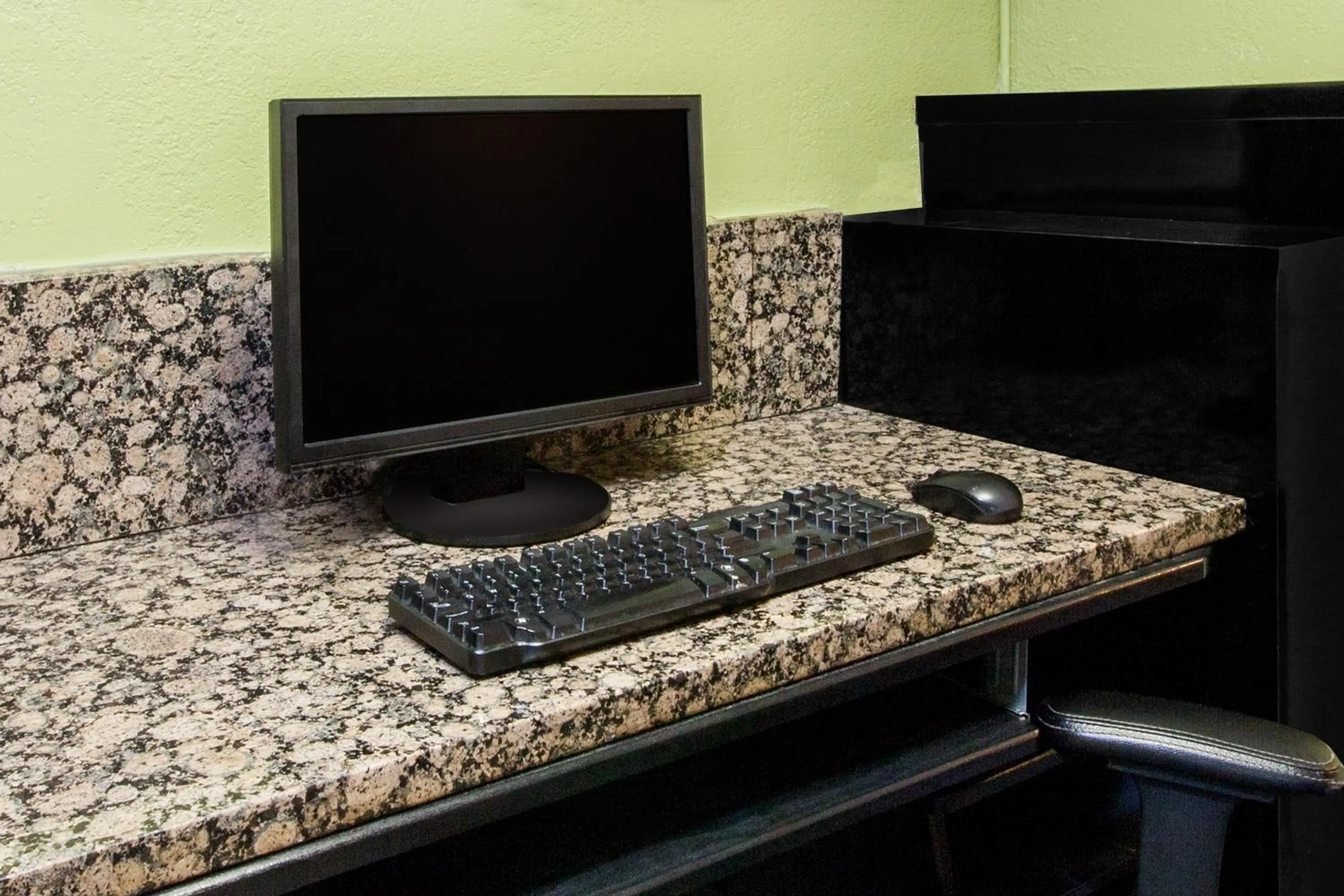 Business facilities in Days Inn & Suites by Wyndham Madison Heights MI