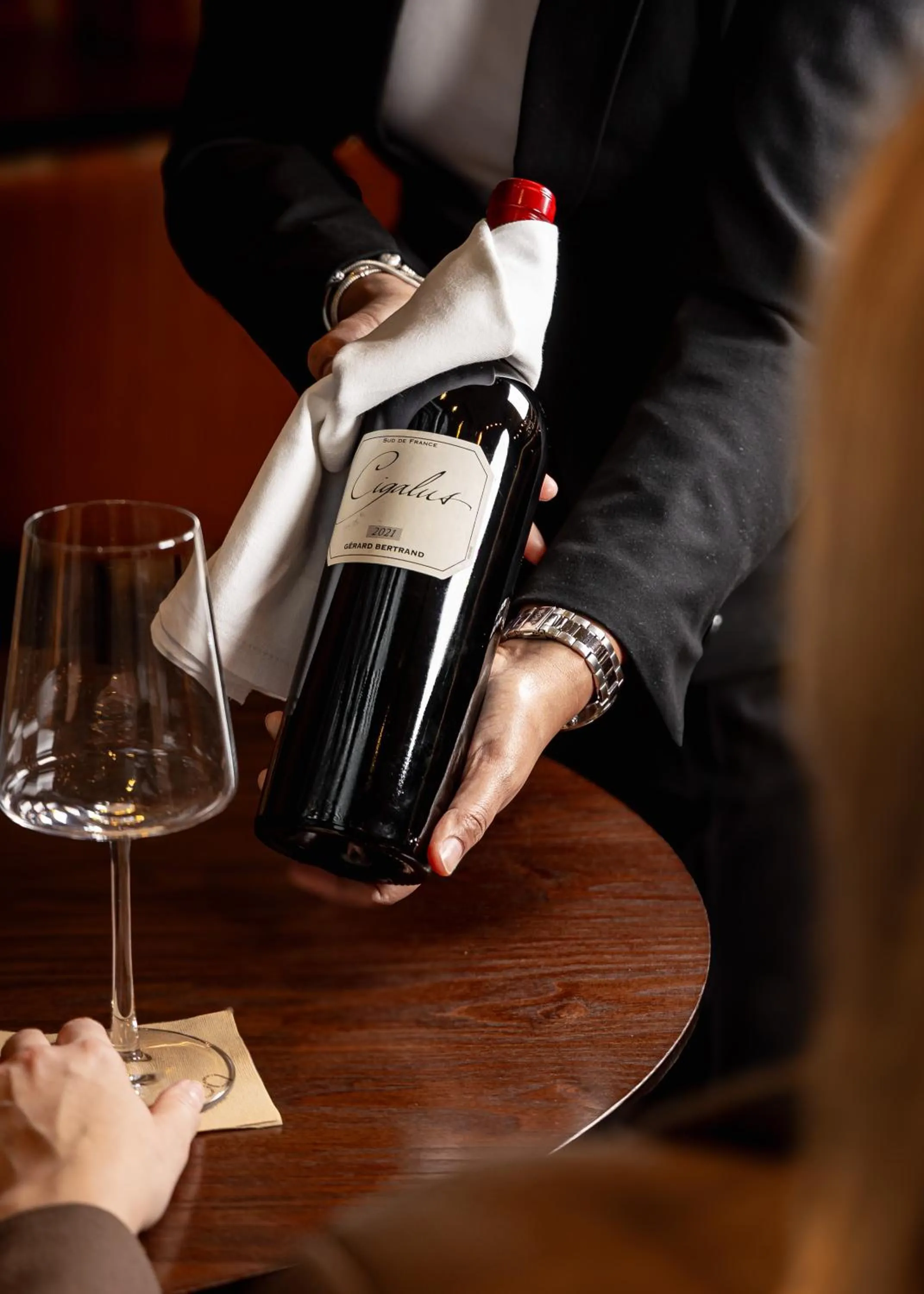 Lounge or bar in Hilton London Tower Bridge