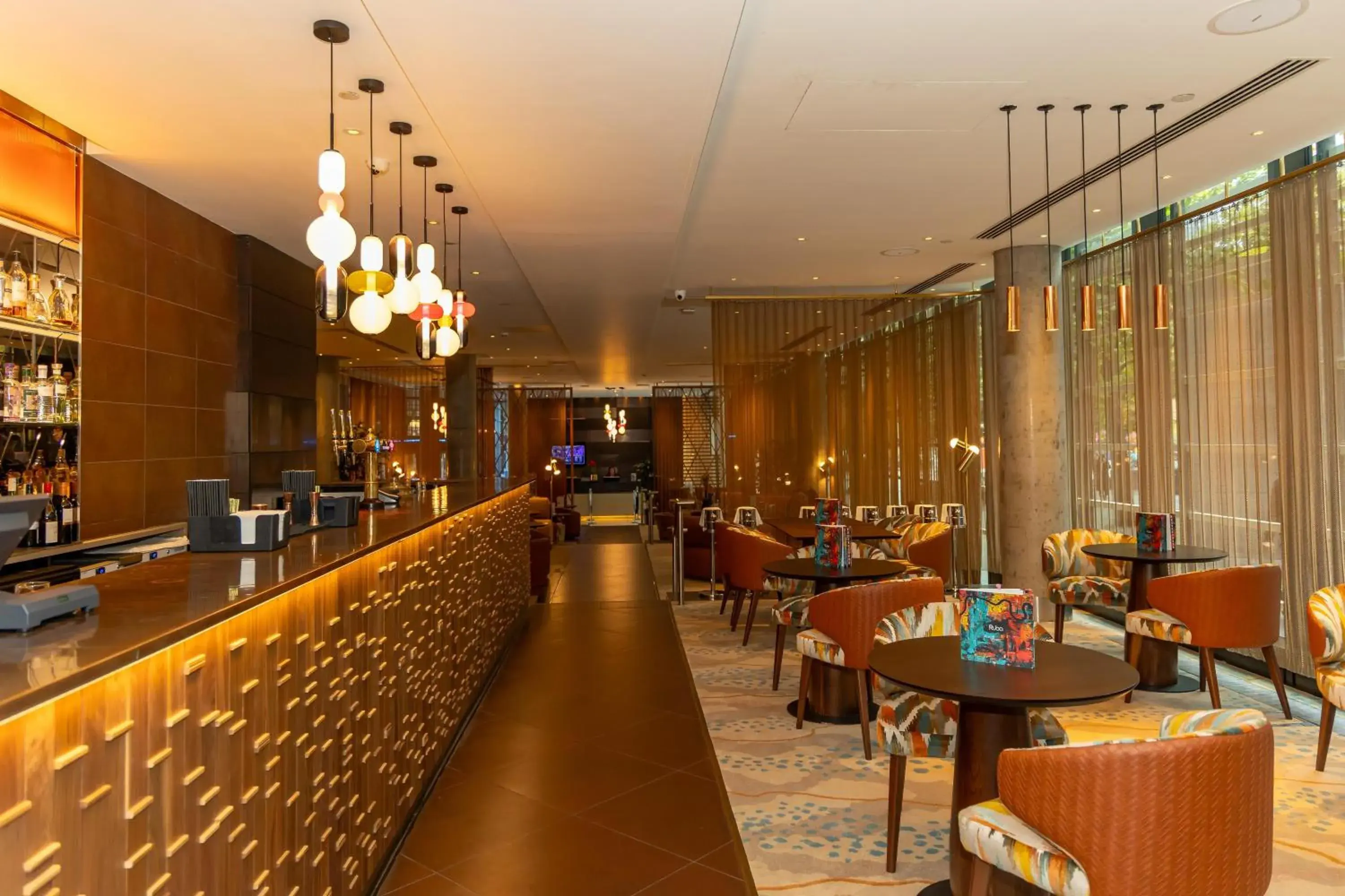 Lounge or bar in Hilton London Tower Bridge Lounge or bar in Hilton London Tower Bridge