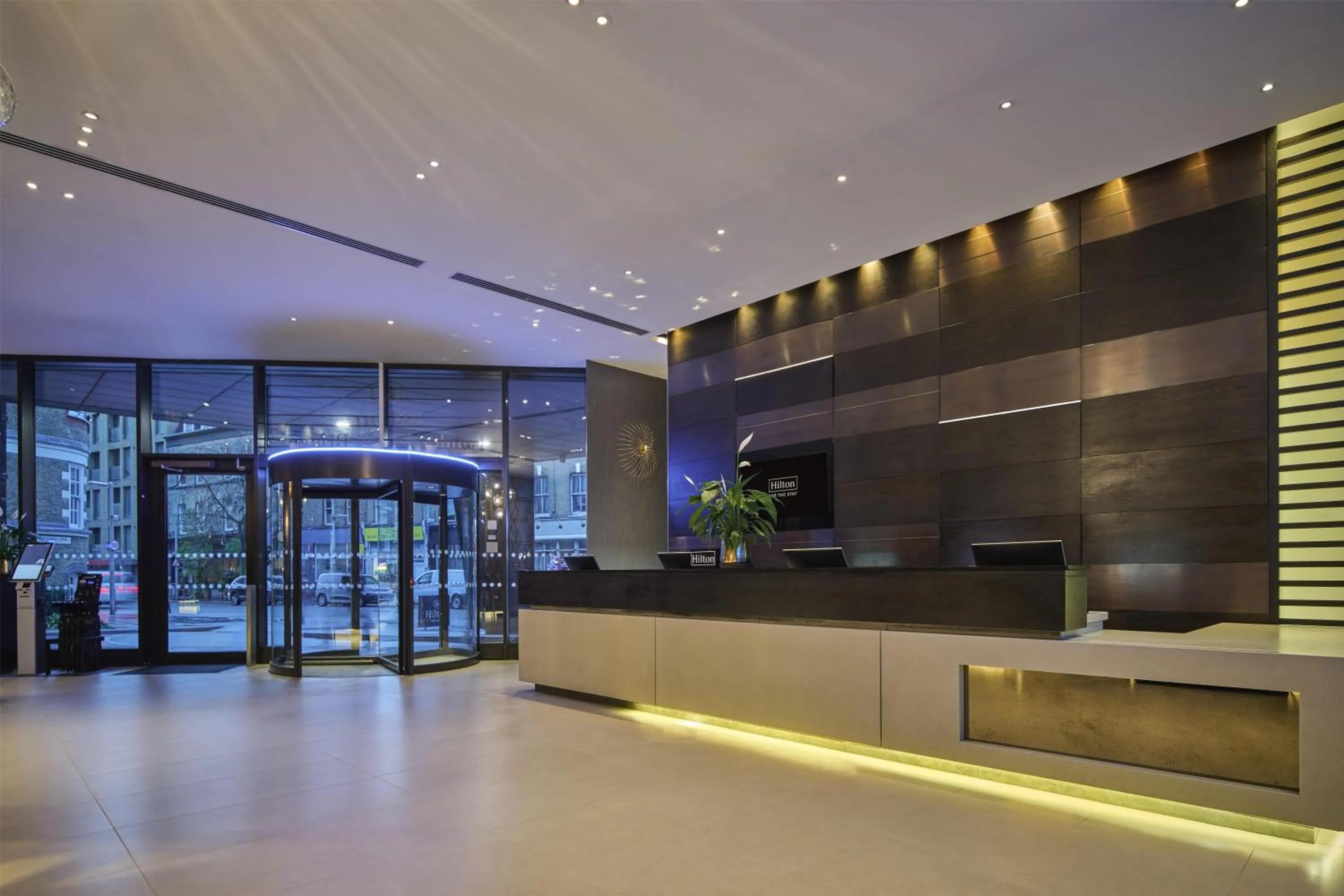 Lobby or reception in Hilton London Tower Bridge