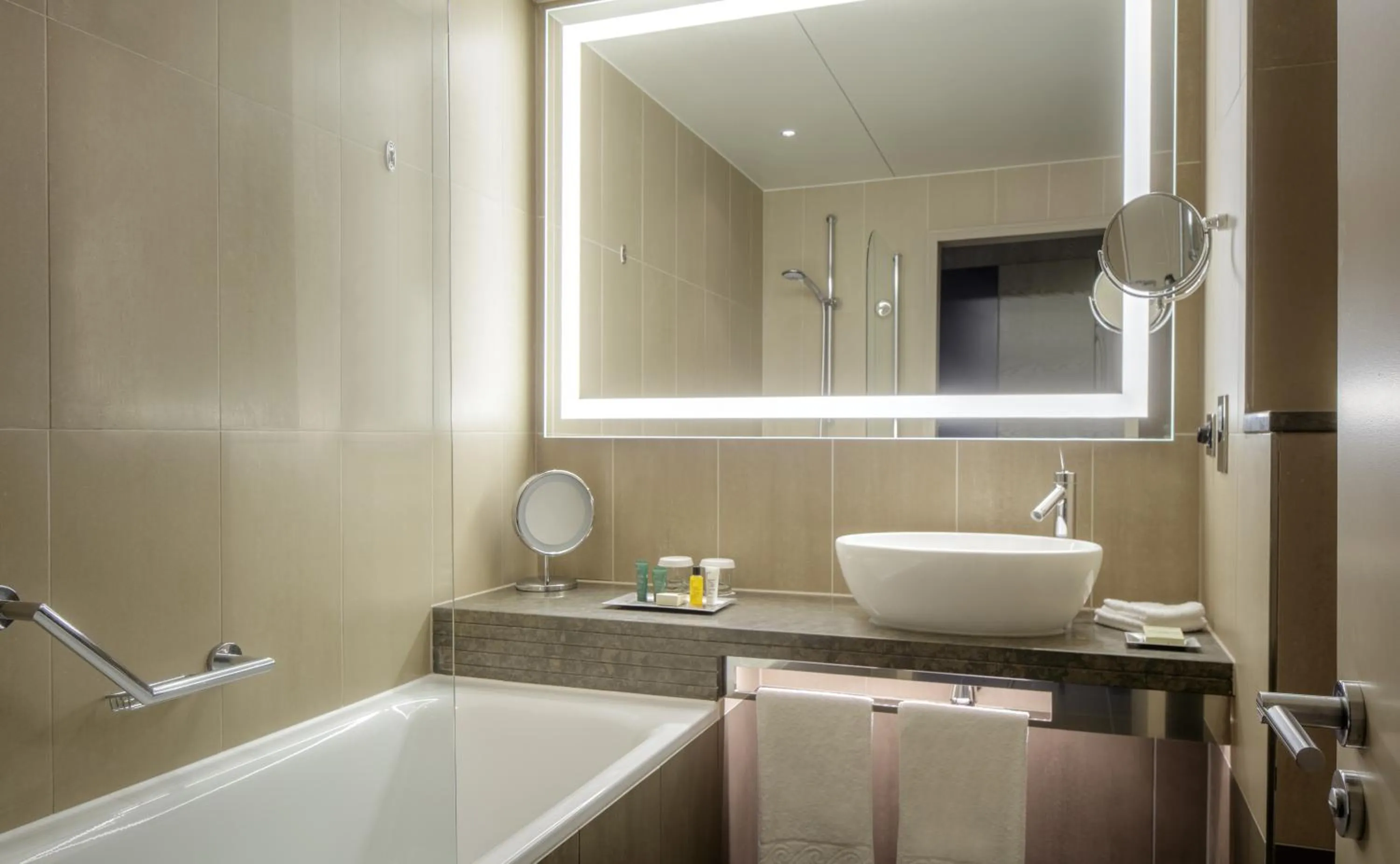 Property building in Hilton London Tower Bridge