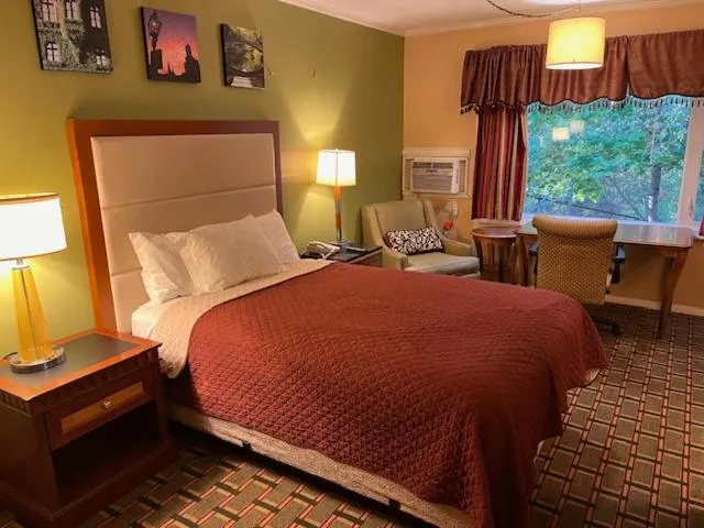 Bed in Arbor Inn Motor Lodge - Weymouth