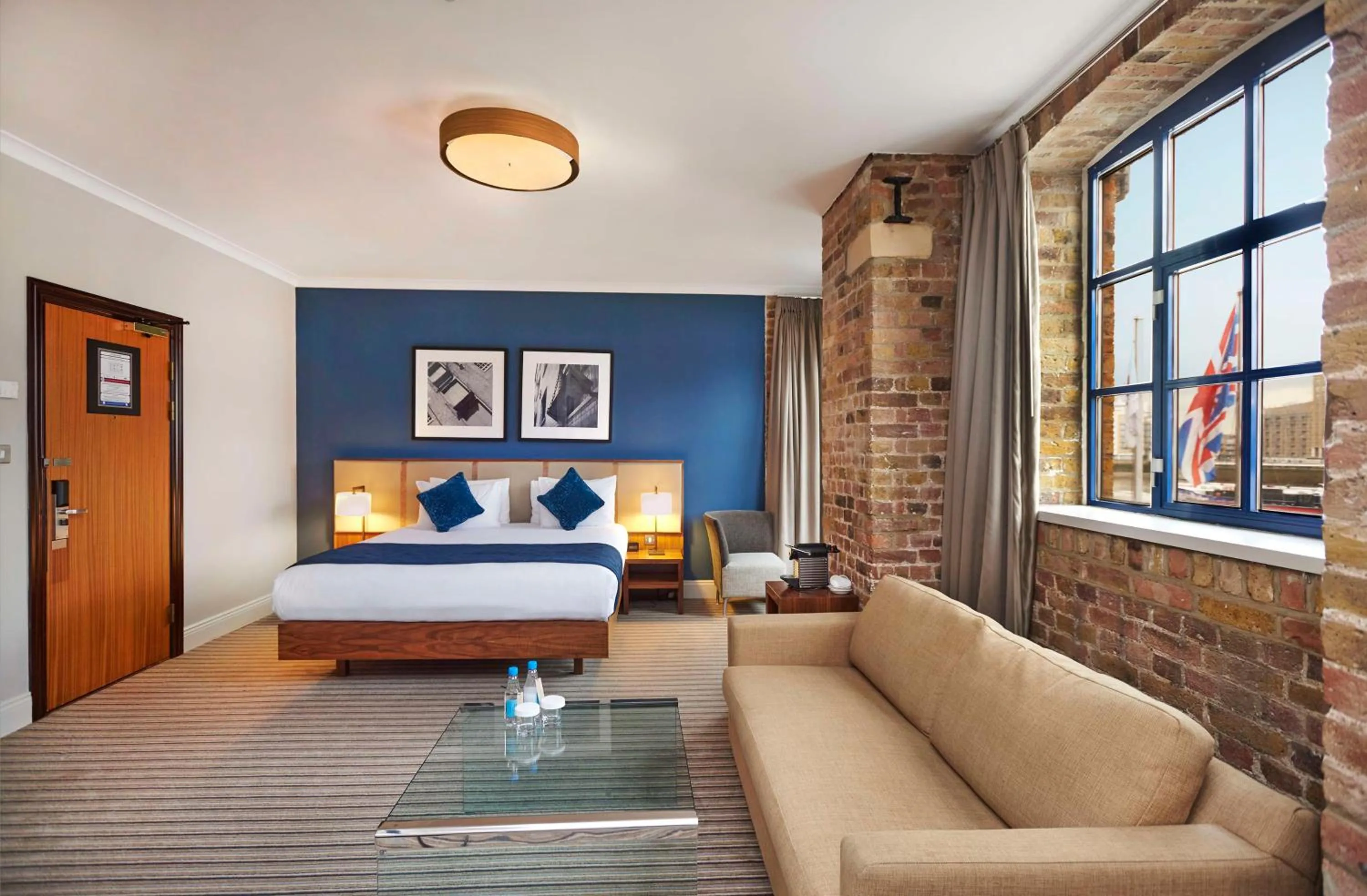 Bed in DoubleTree by Hilton London – Docklands Riverside