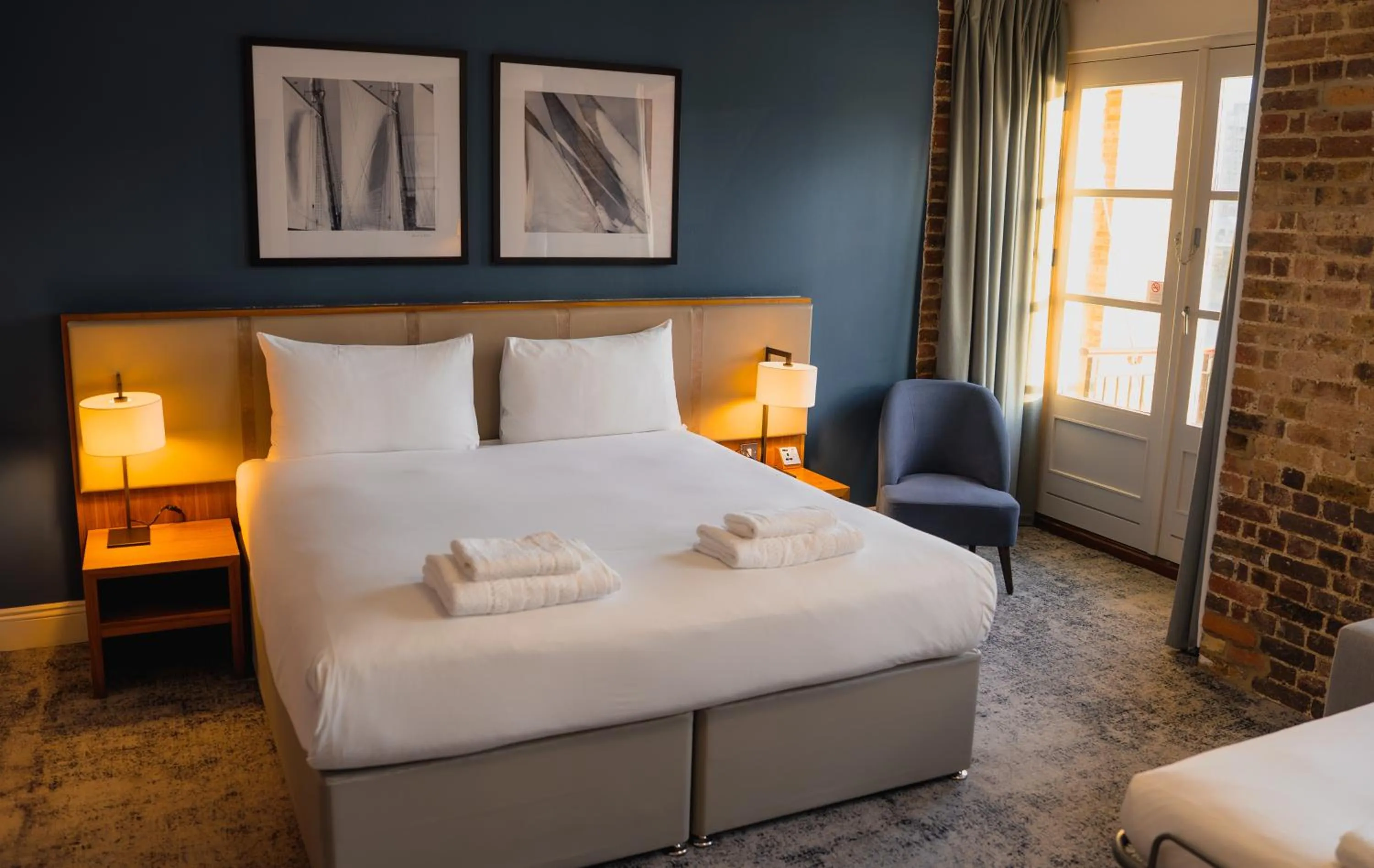 Photo of the whole room, Bed in a&o London Docklands Riverside