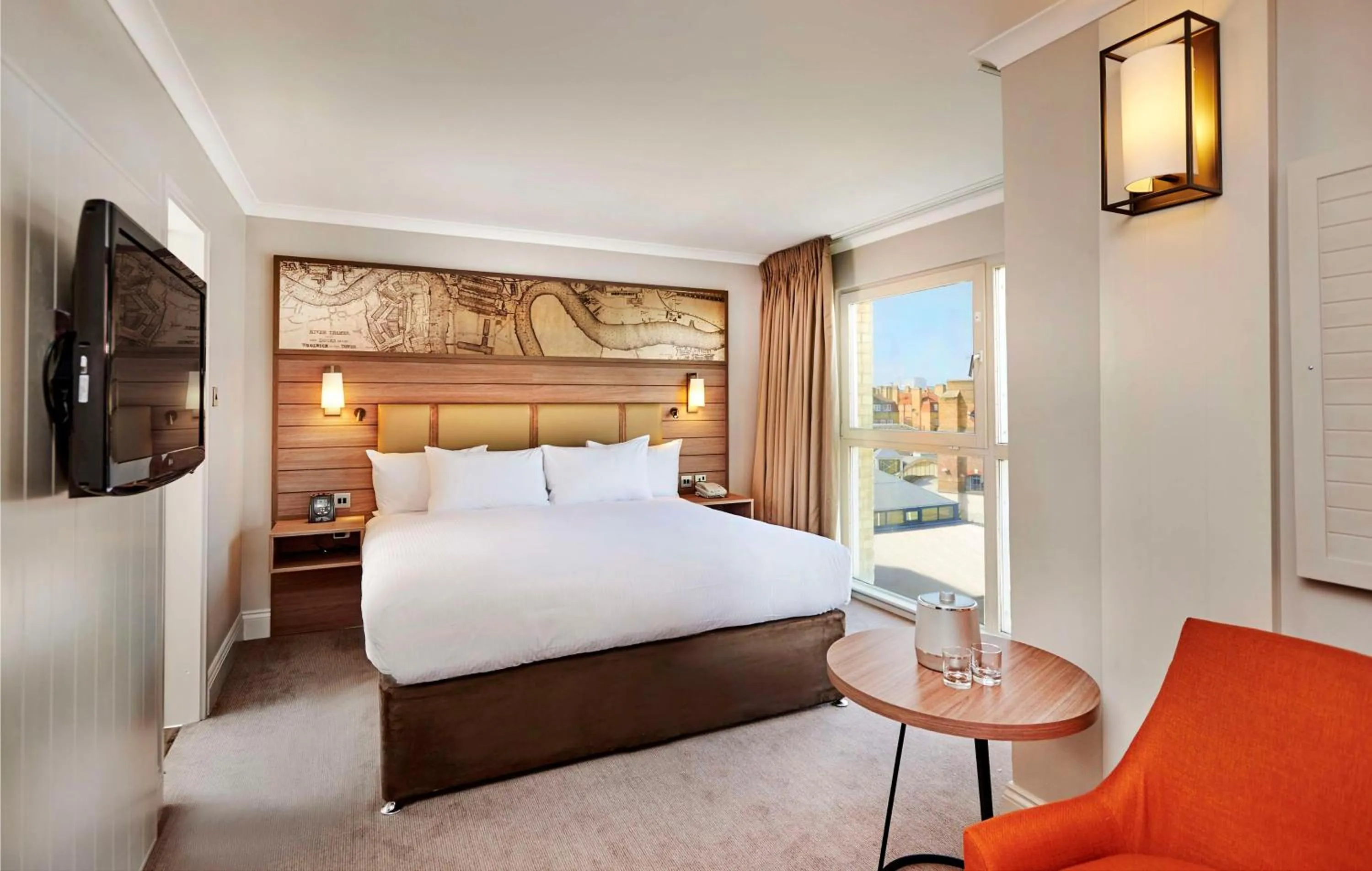 Bed in DoubleTree by Hilton London – Docklands Riverside