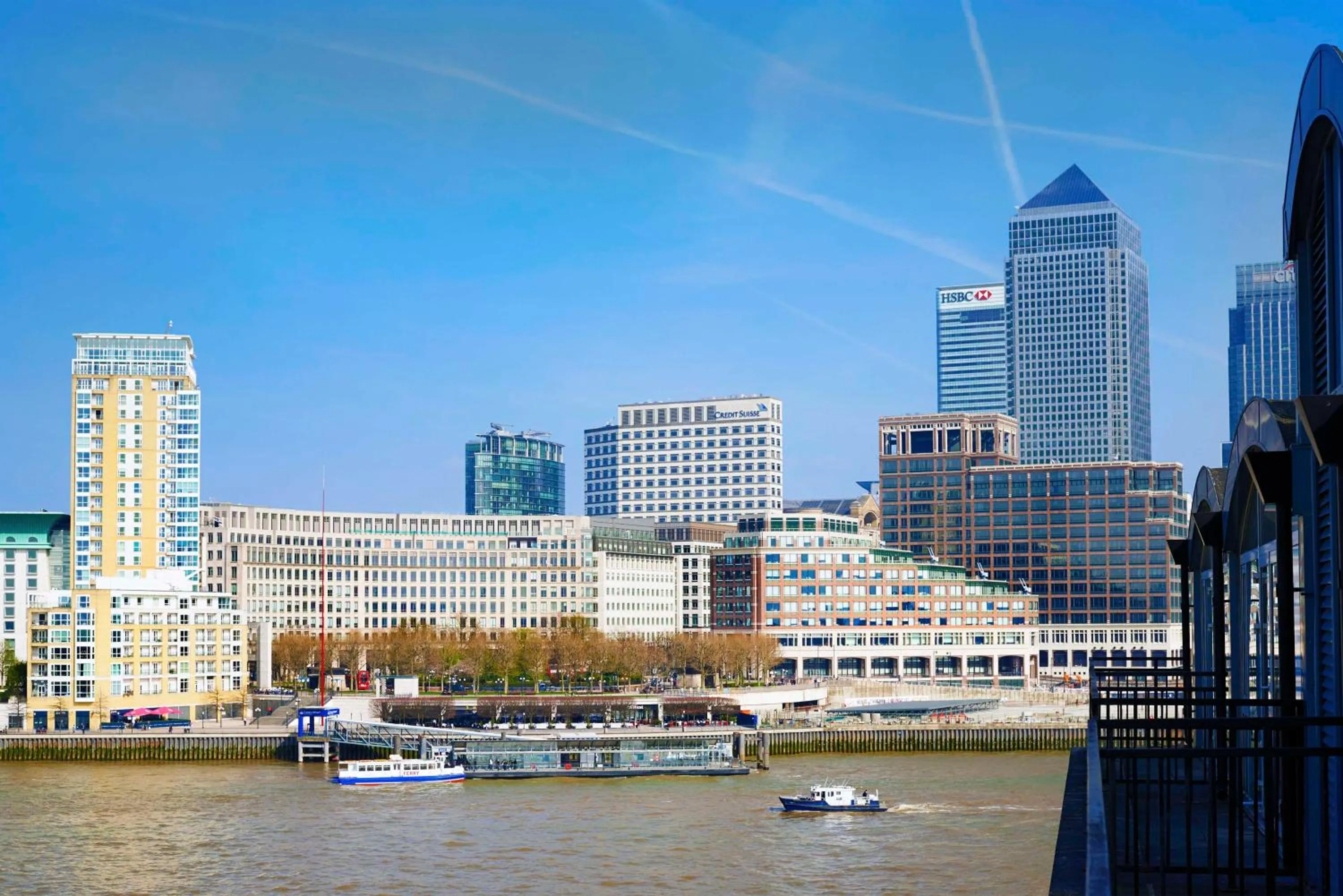 Bed in DoubleTree by Hilton London – Docklands Riverside