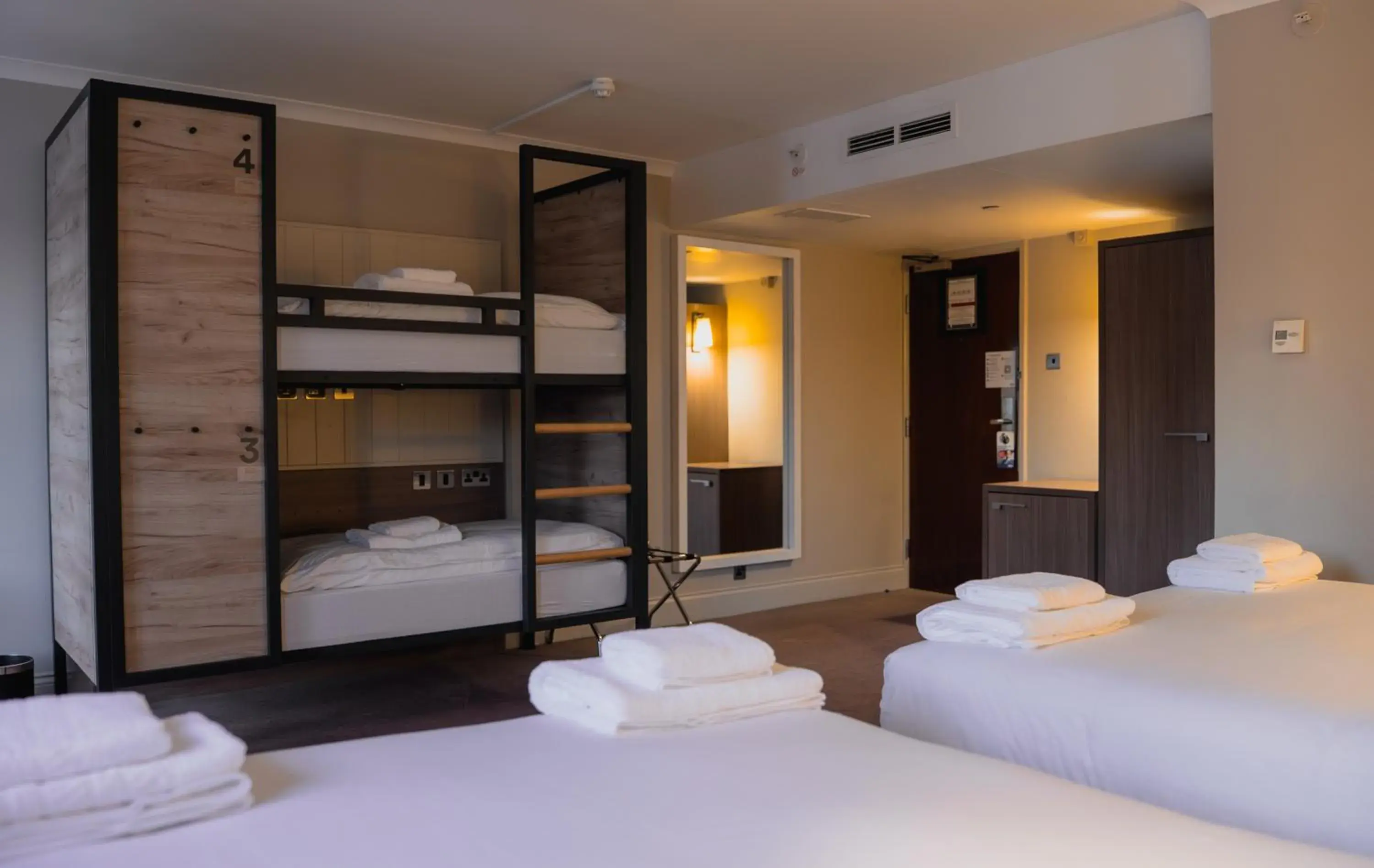 Photo of the whole room, Bed in a&o London Docklands Riverside Photo of the whole room, Bed in a&o London Docklands Riverside