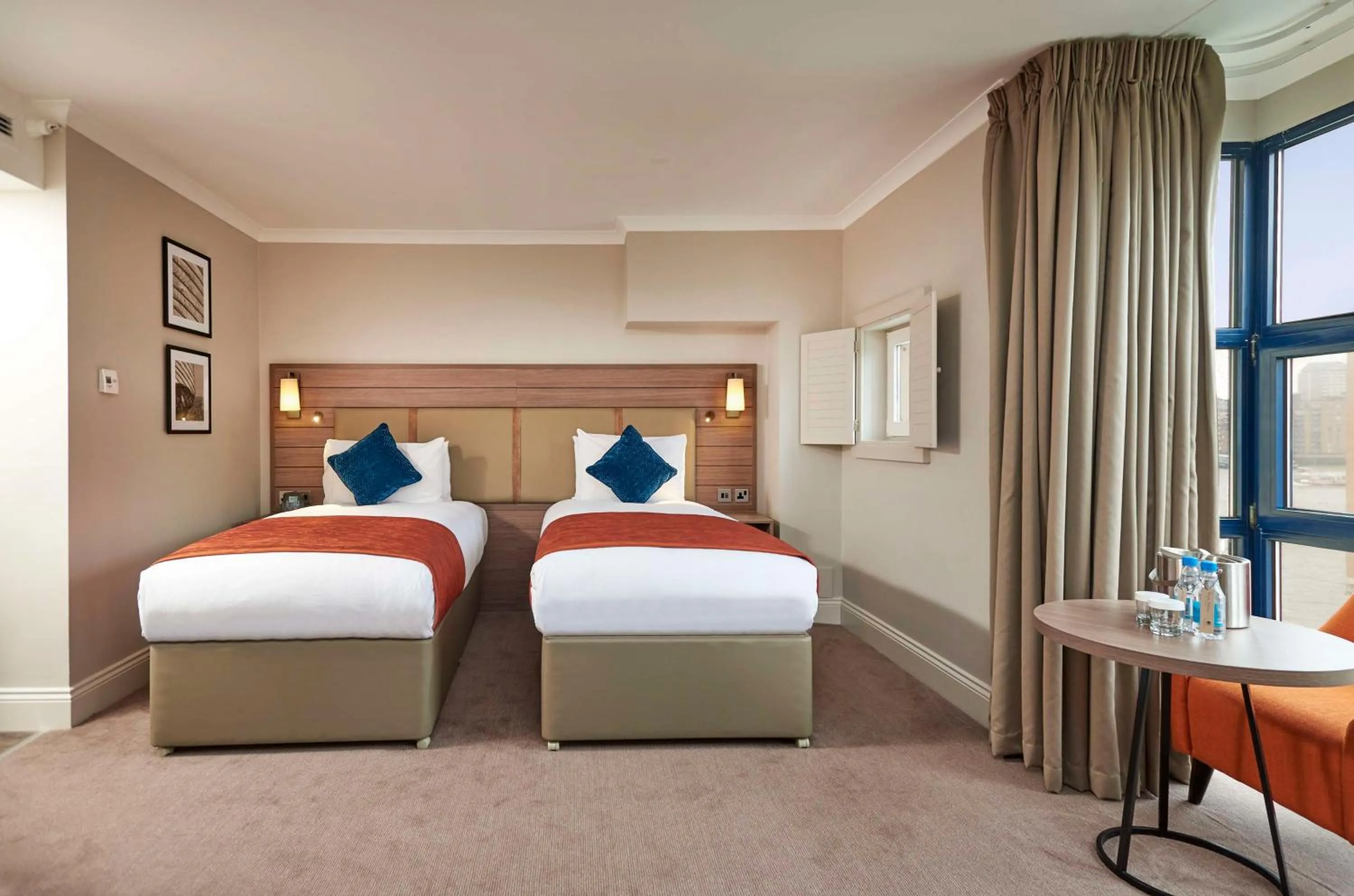 Bed in DoubleTree by Hilton London – Docklands Riverside