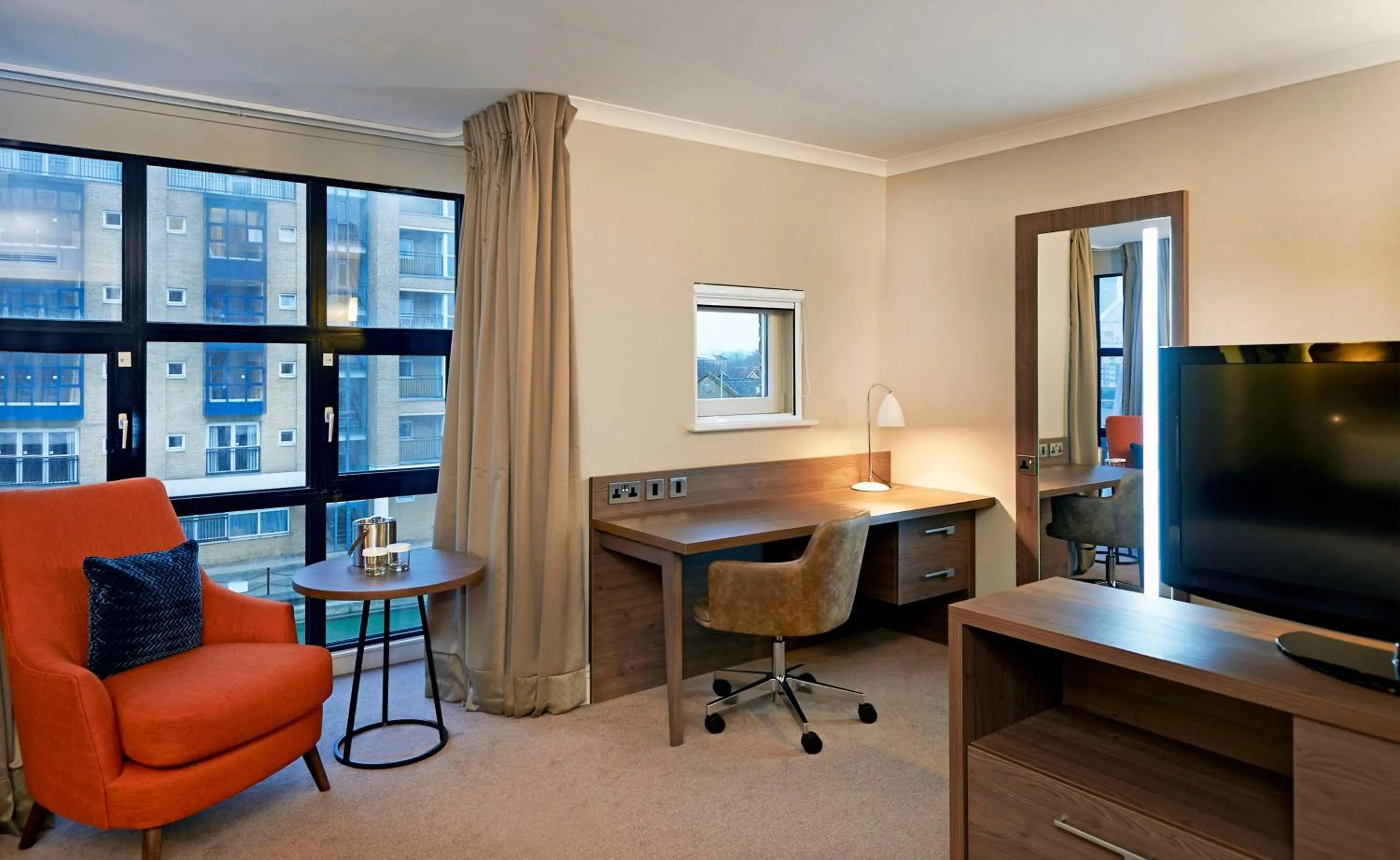 Bed in DoubleTree by Hilton London – Docklands Riverside