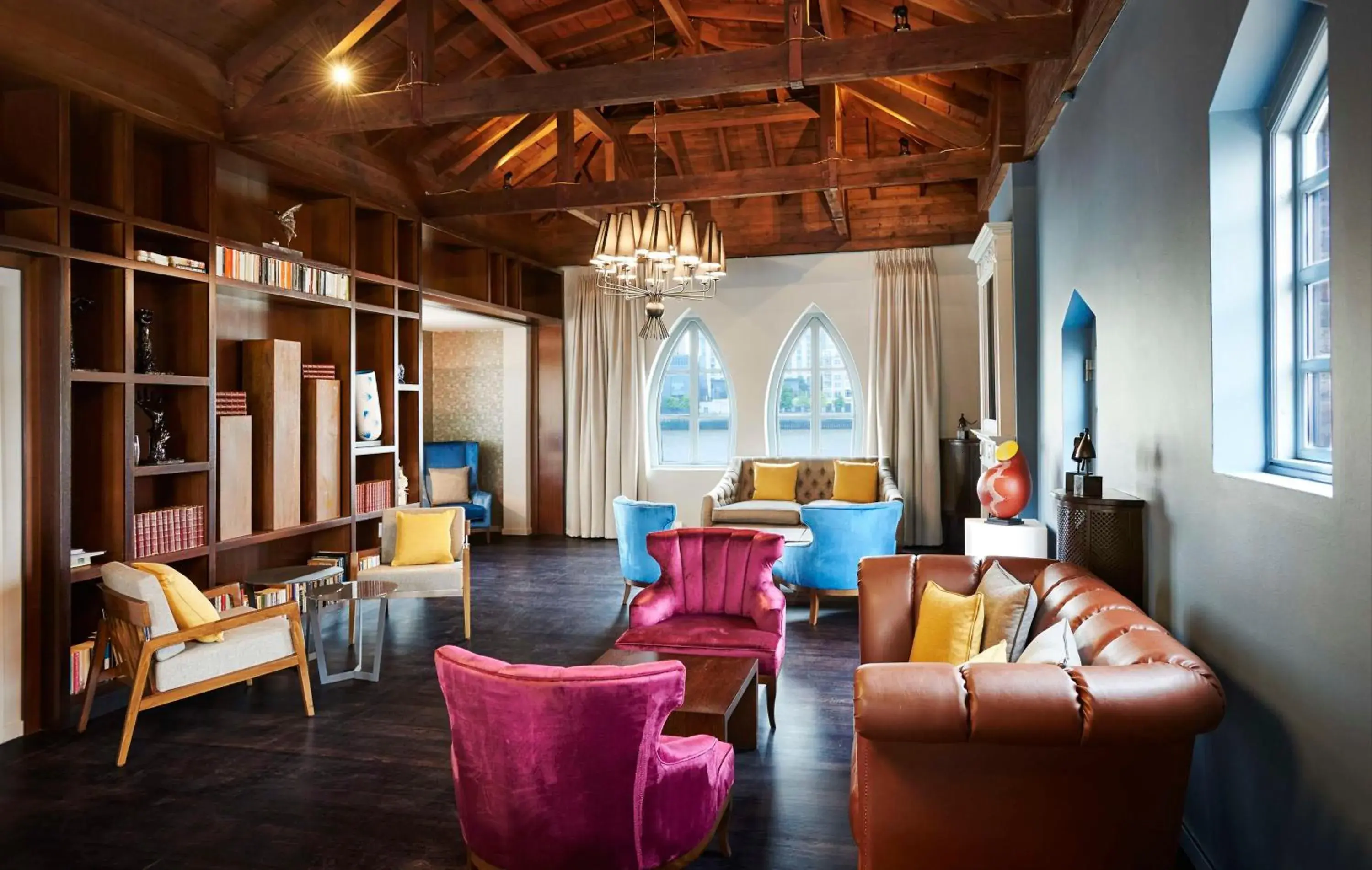 Lounge or bar in DoubleTree by Hilton London – Docklands Riverside Lounge or bar in DoubleTree by Hilton London – Docklands Riverside