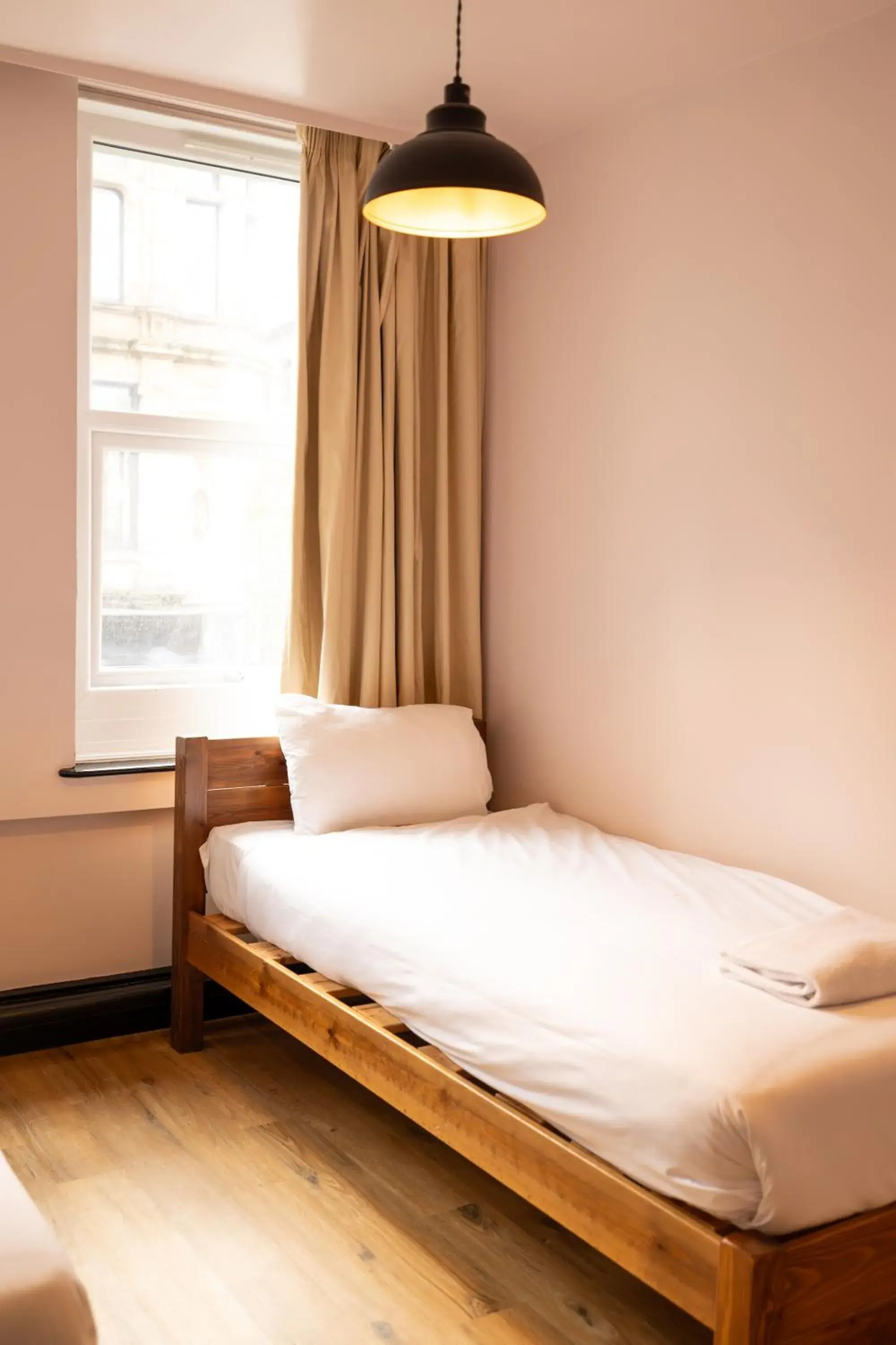 Bed in Malacuna Manchester Bed in Malacuna Manchester