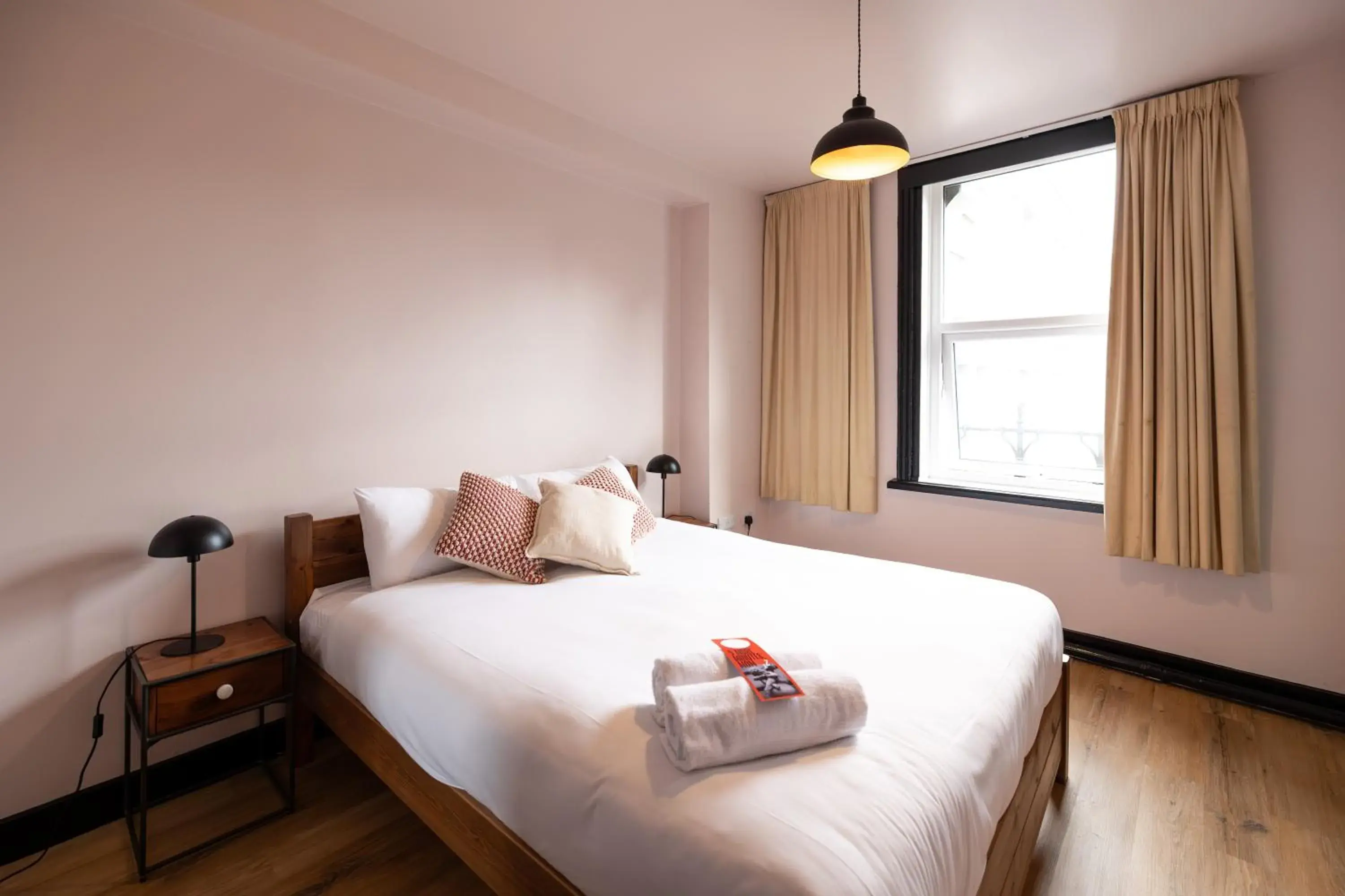 Bed in Malacuna Manchester Bed in Malacuna Manchester