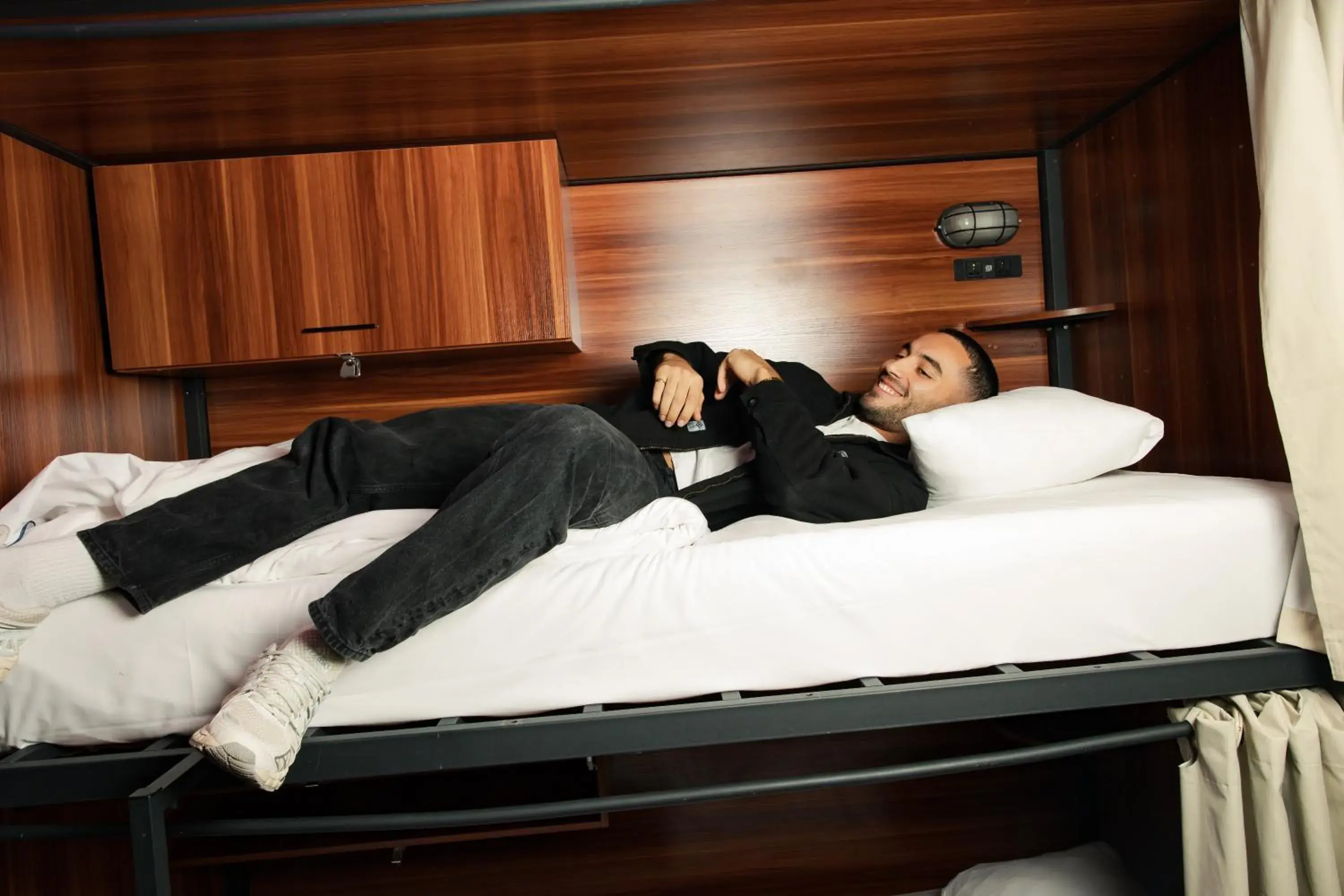 Bed in Malacuna Manchester Bed in Malacuna Manchester