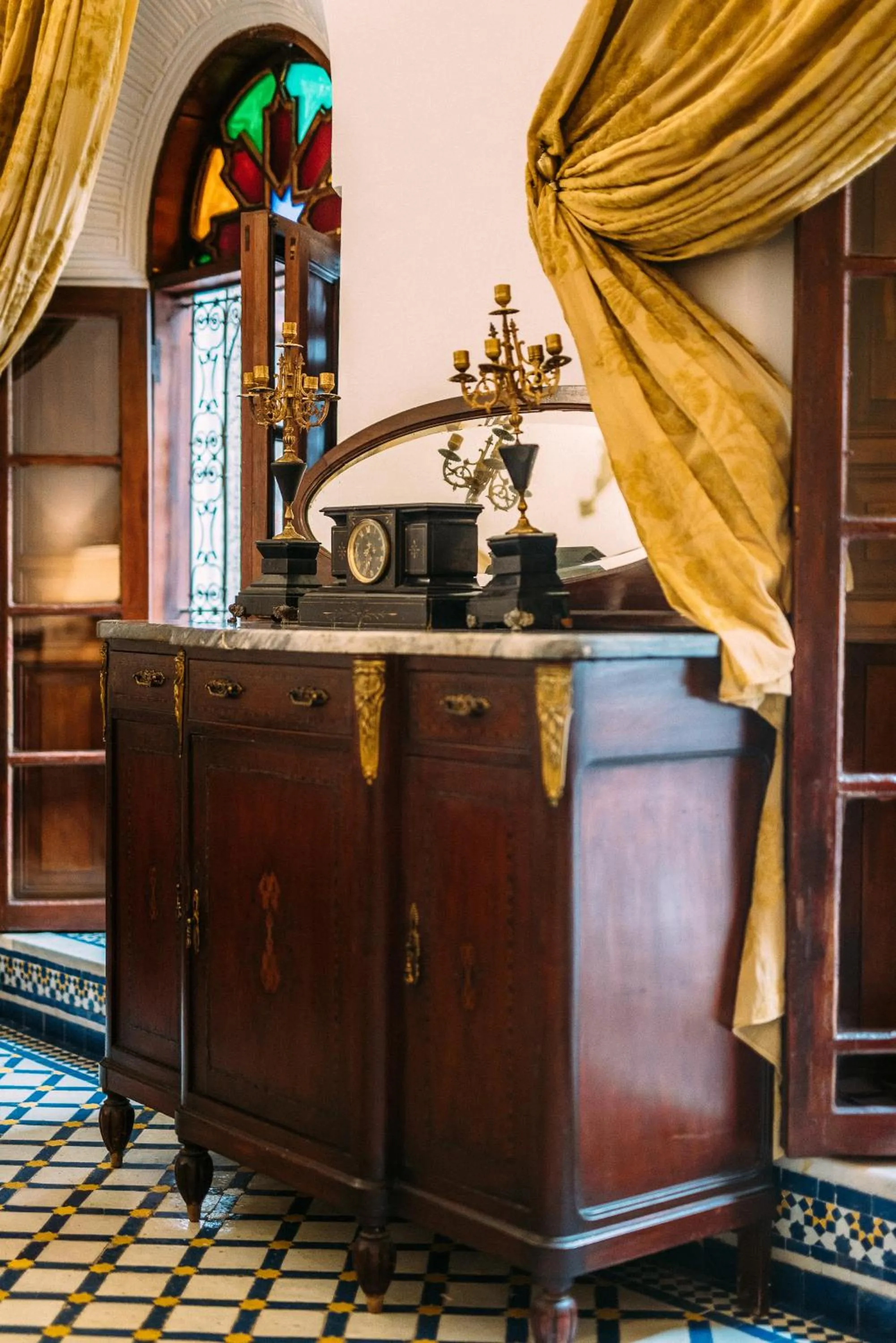 Decorative detail in La Maison Bleue Batha