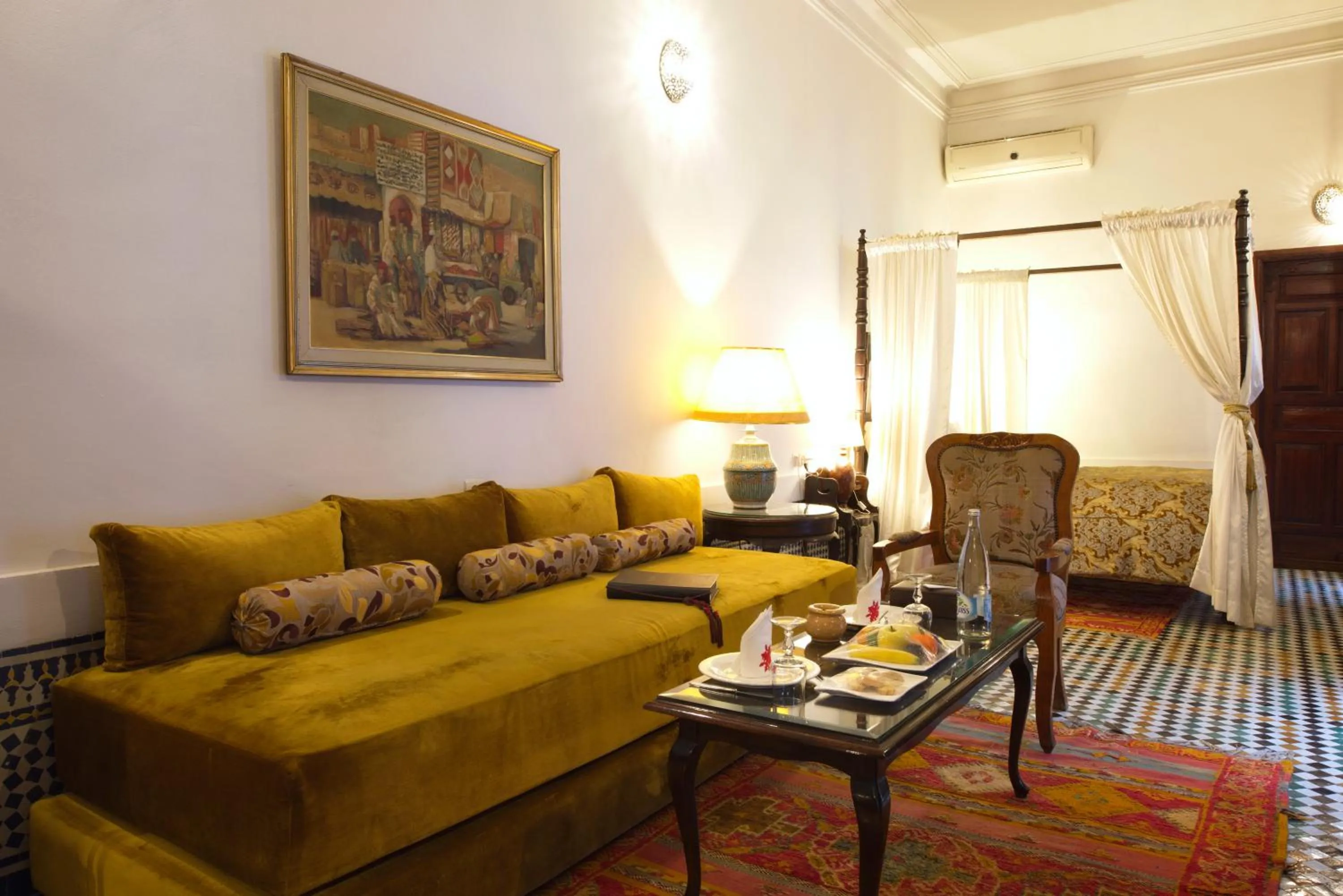 Photo of the whole room in La Maison Bleue Batha