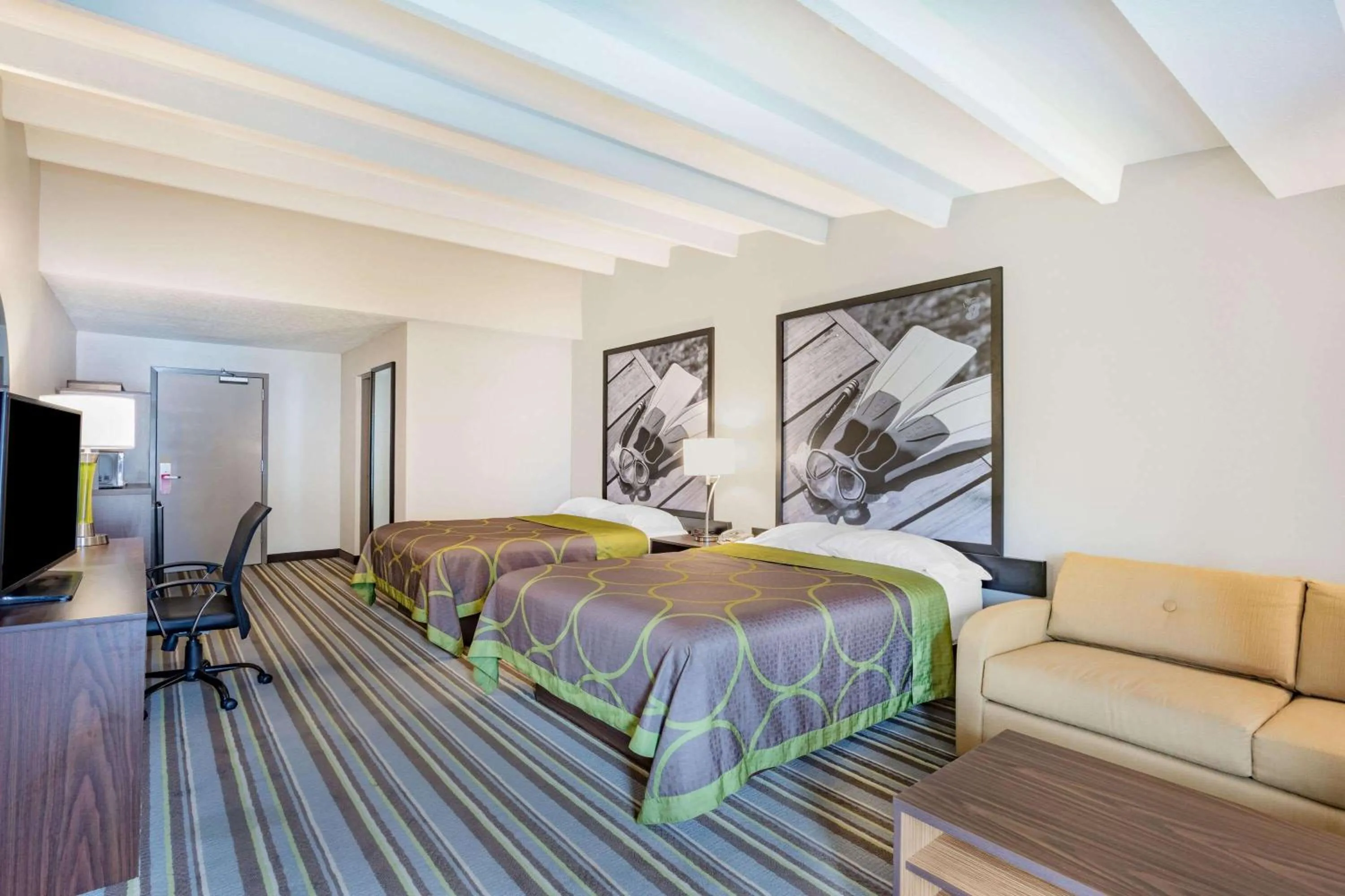 Photo of the whole room, Bed in Super 8 by Wyndham Melbourne