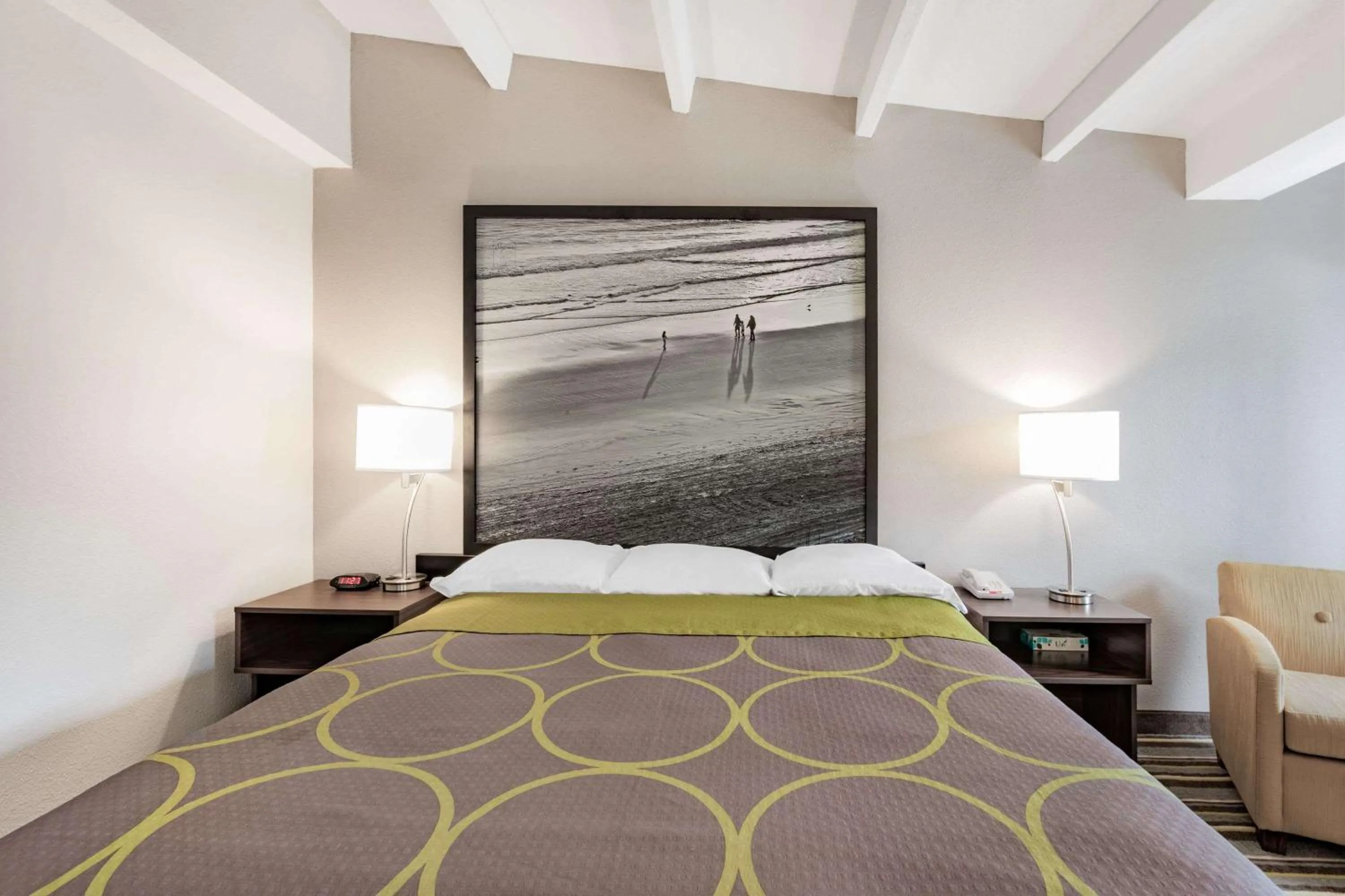 Photo of the whole room, Bed in Super 8 by Wyndham Melbourne