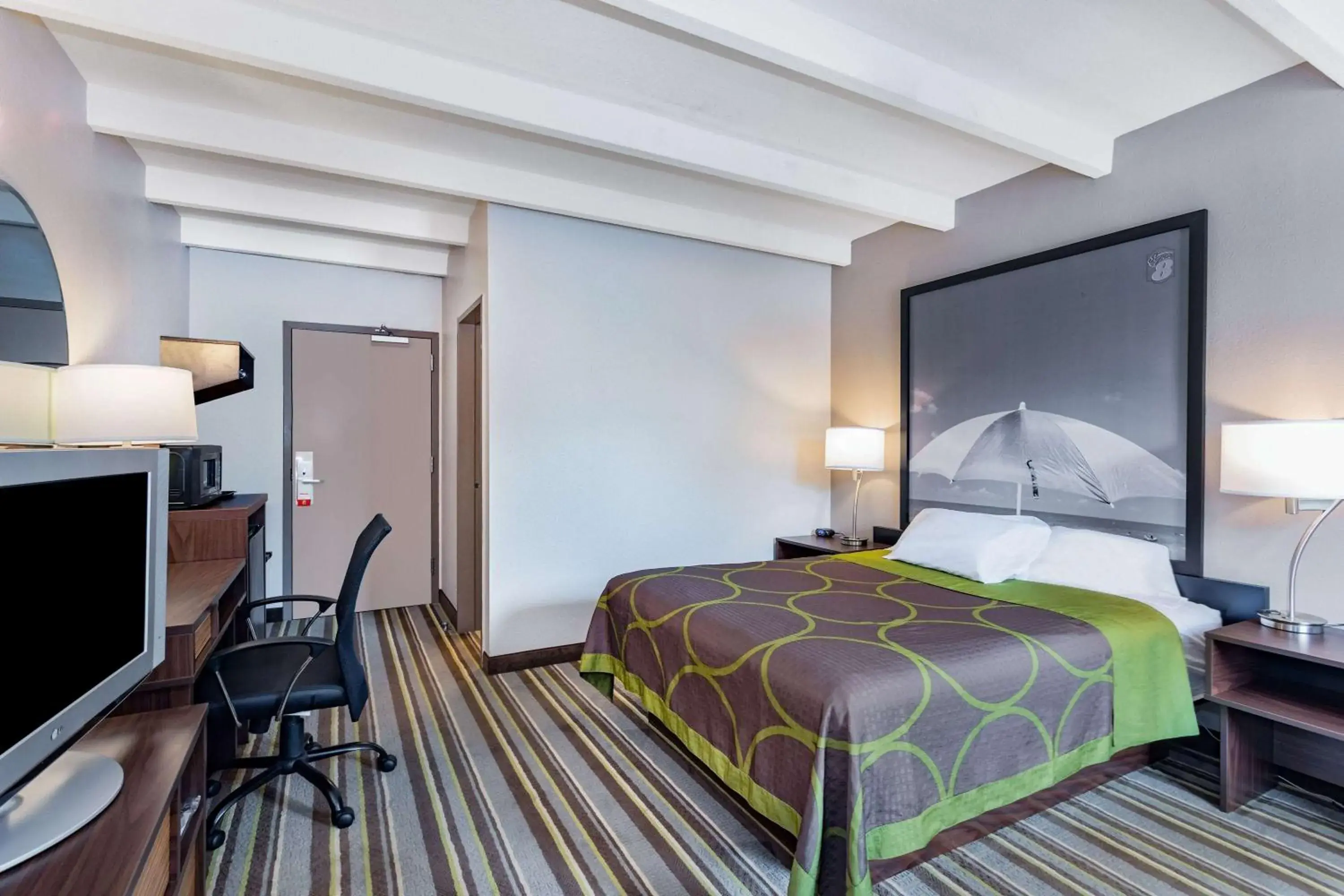 Photo of the whole room, Bed in Super 8 by Wyndham Melbourne Photo of the whole room, Bed in Super 8 by Wyndham Melbourne