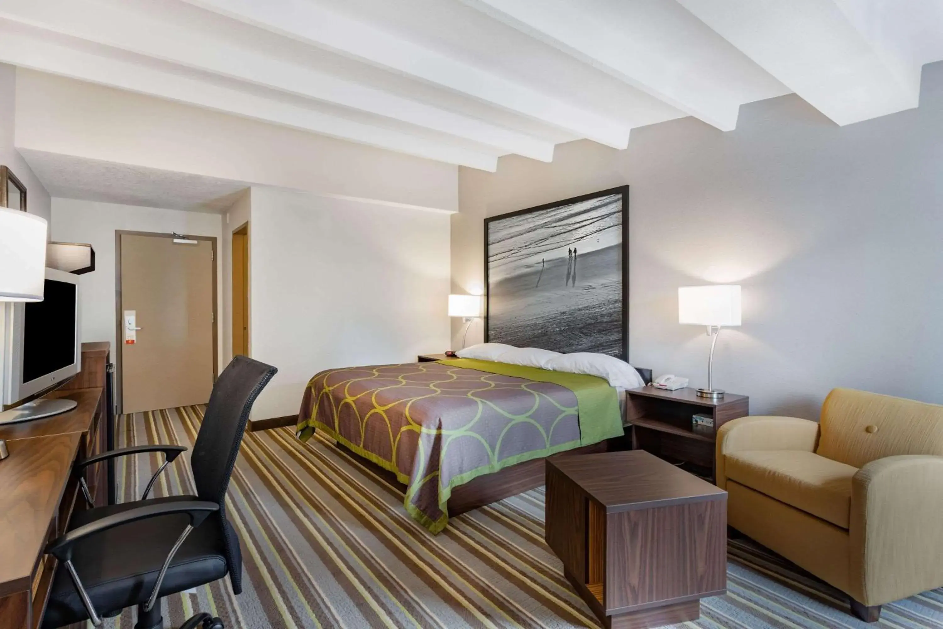 Photo of the whole room, Bed in Super 8 by Wyndham Melbourne Photo of the whole room, Bed in Super 8 by Wyndham Melbourne