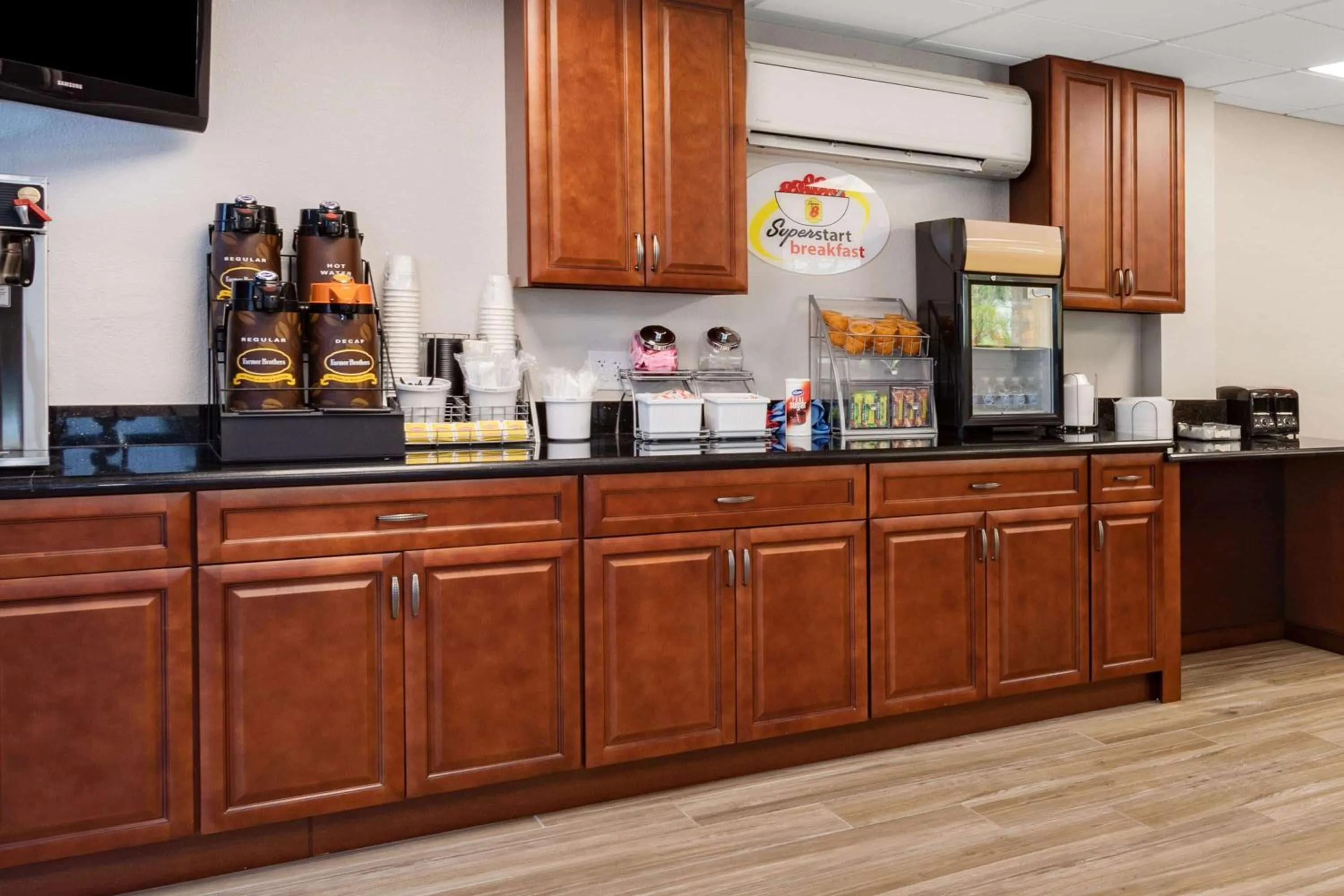 Restaurant/places to eat in Super 8 by Wyndham Melbourne