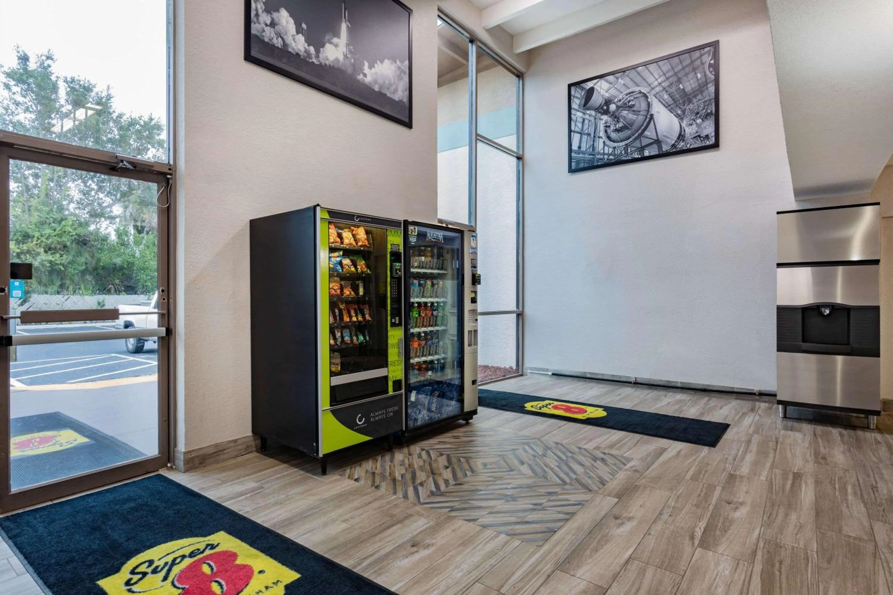 Lobby or reception in Super 8 by Wyndham Melbourne