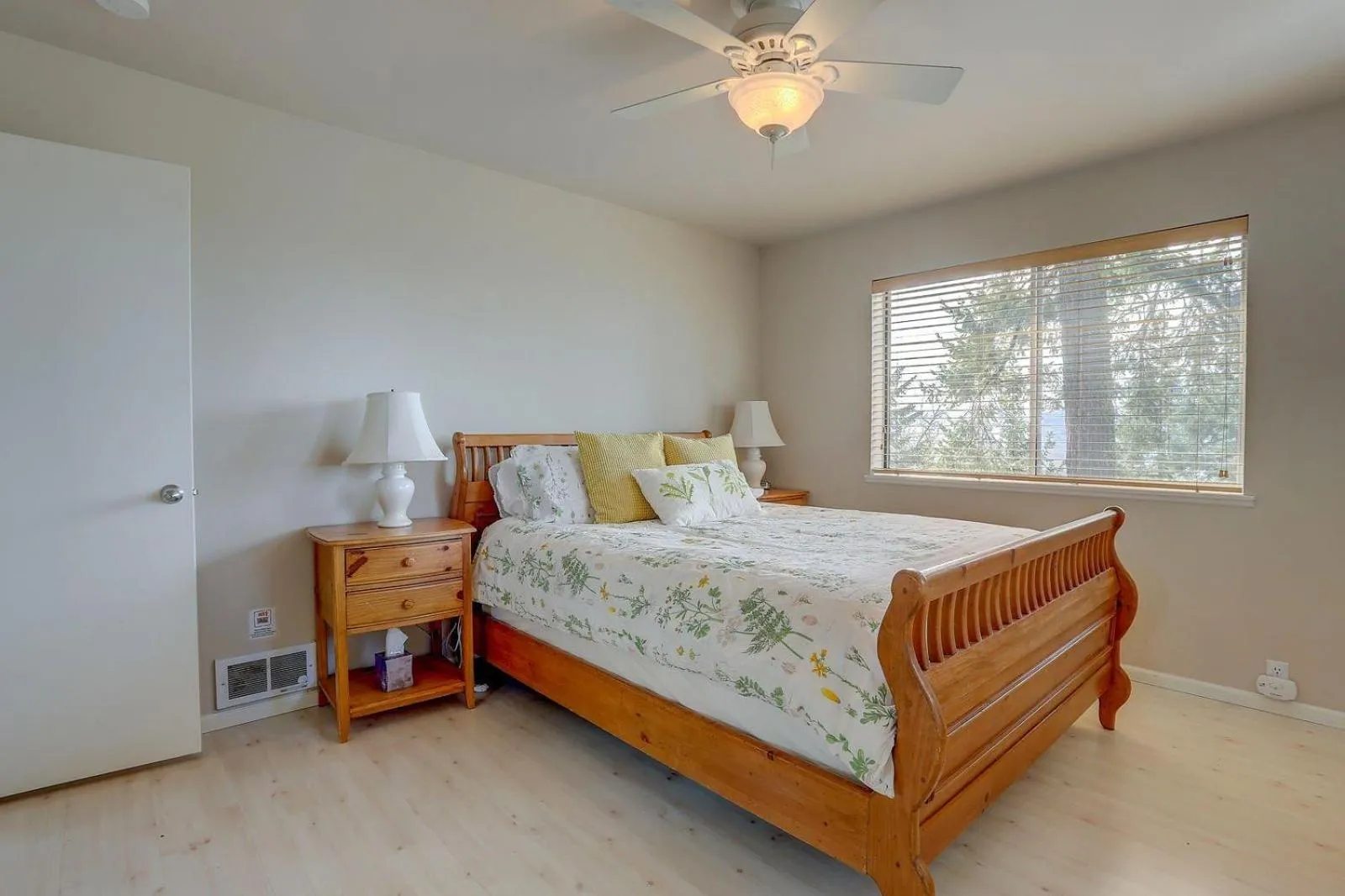 Bed in Fir Mountain Escape