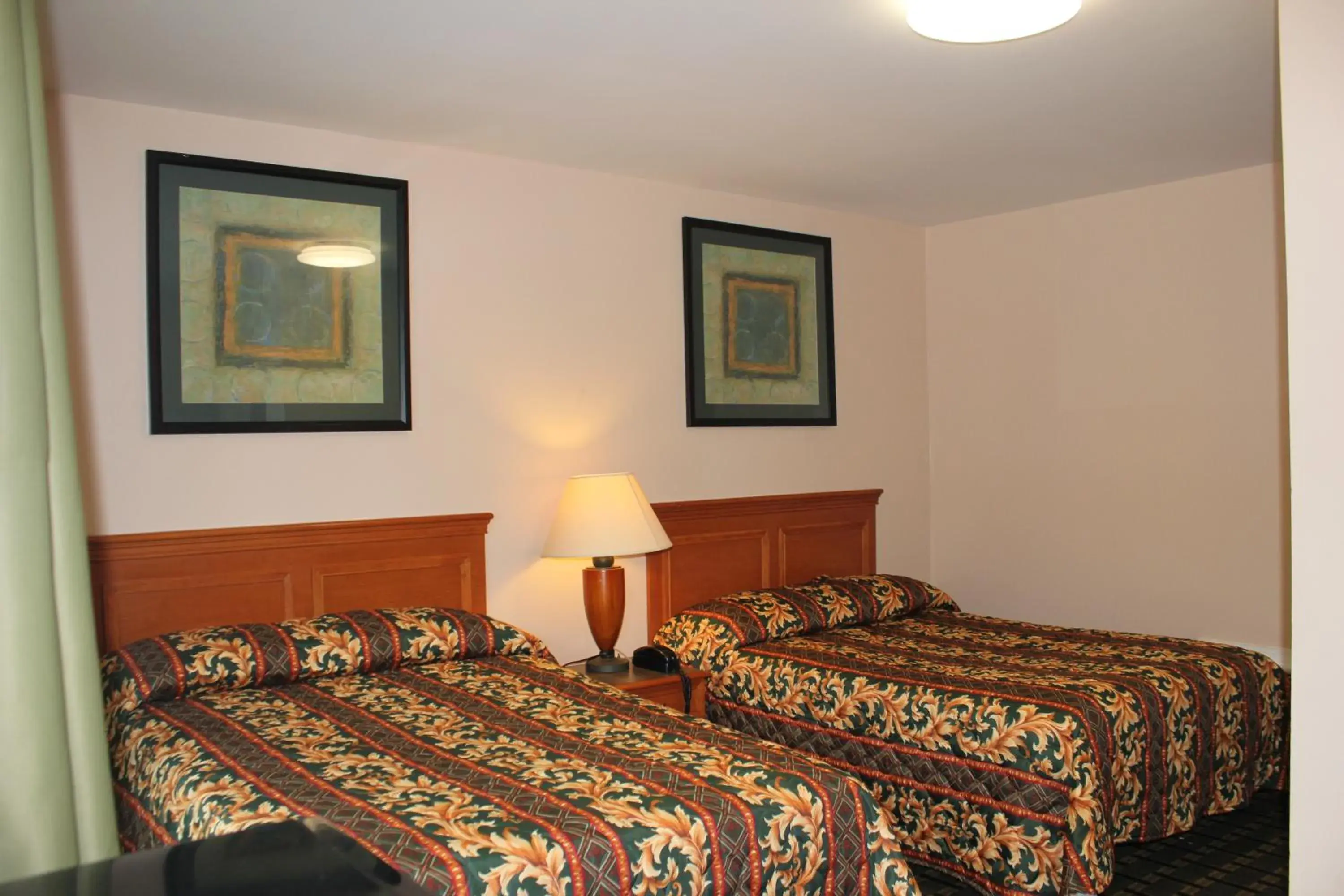 Double Room with Two Double Beds in Driftwood Inn Double Room with Two Double Beds in Driftwood Inn