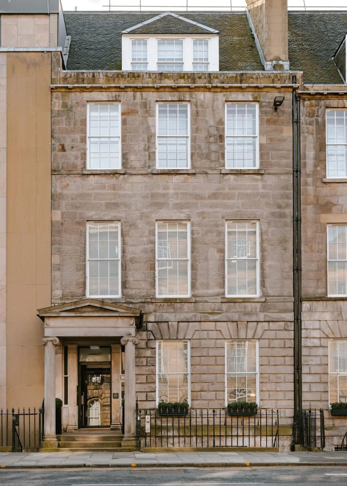 Property building in Heeton Concept Aparthotel Edinburgh Queen Street