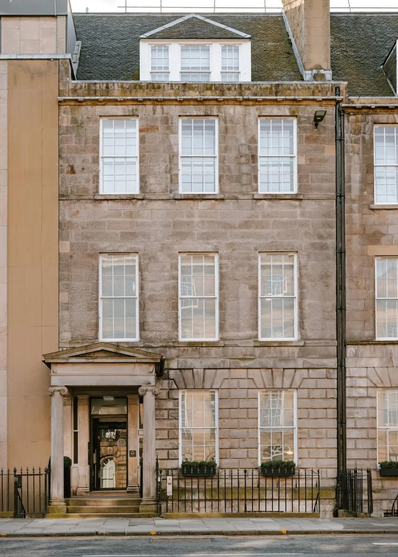 Property building in Heeton Concept Aparthotel Edinburgh Queen Street Property building in Heeton Concept Aparthotel Edinburgh Queen Street