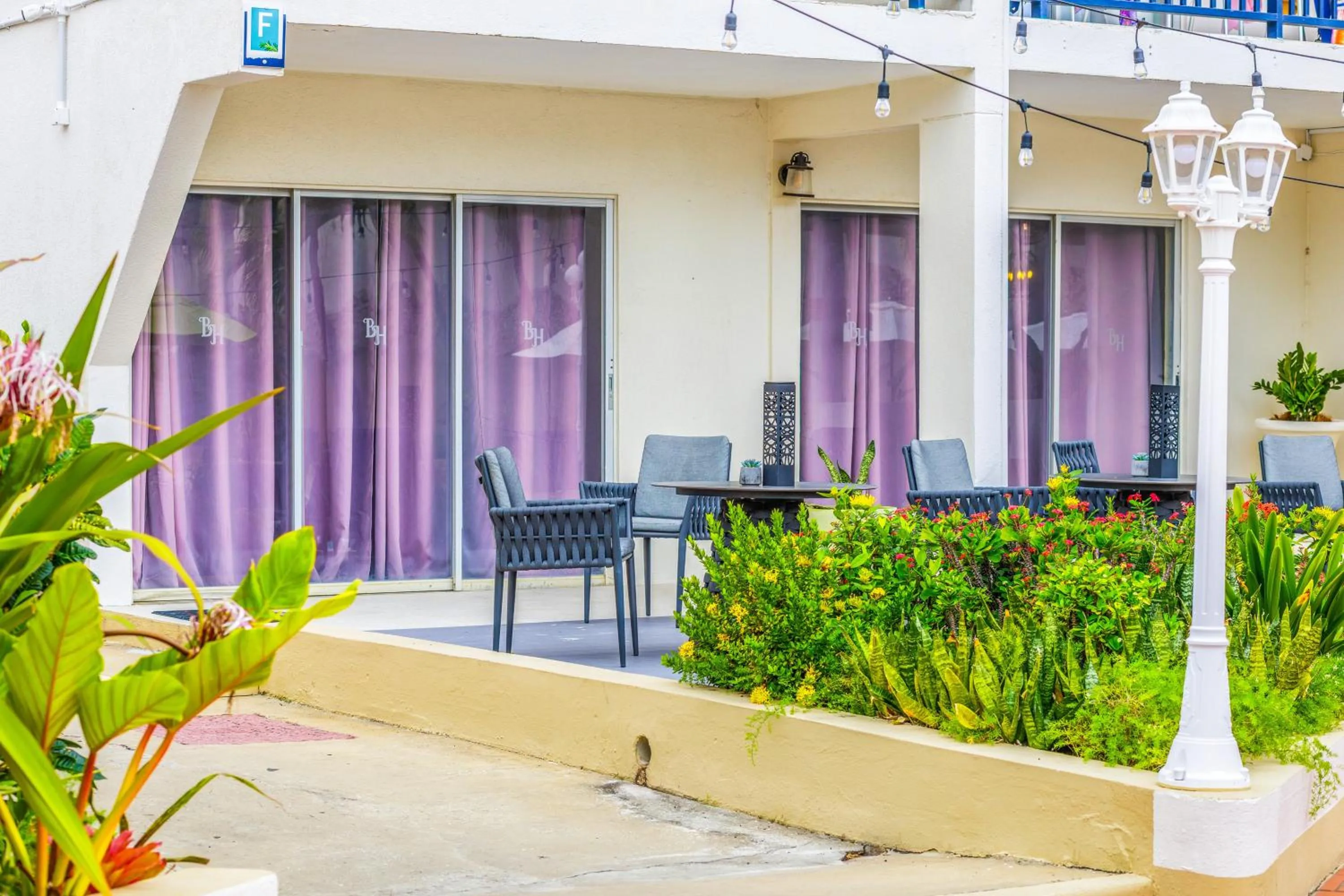 Swimming pool in Blue Horizon Hotel