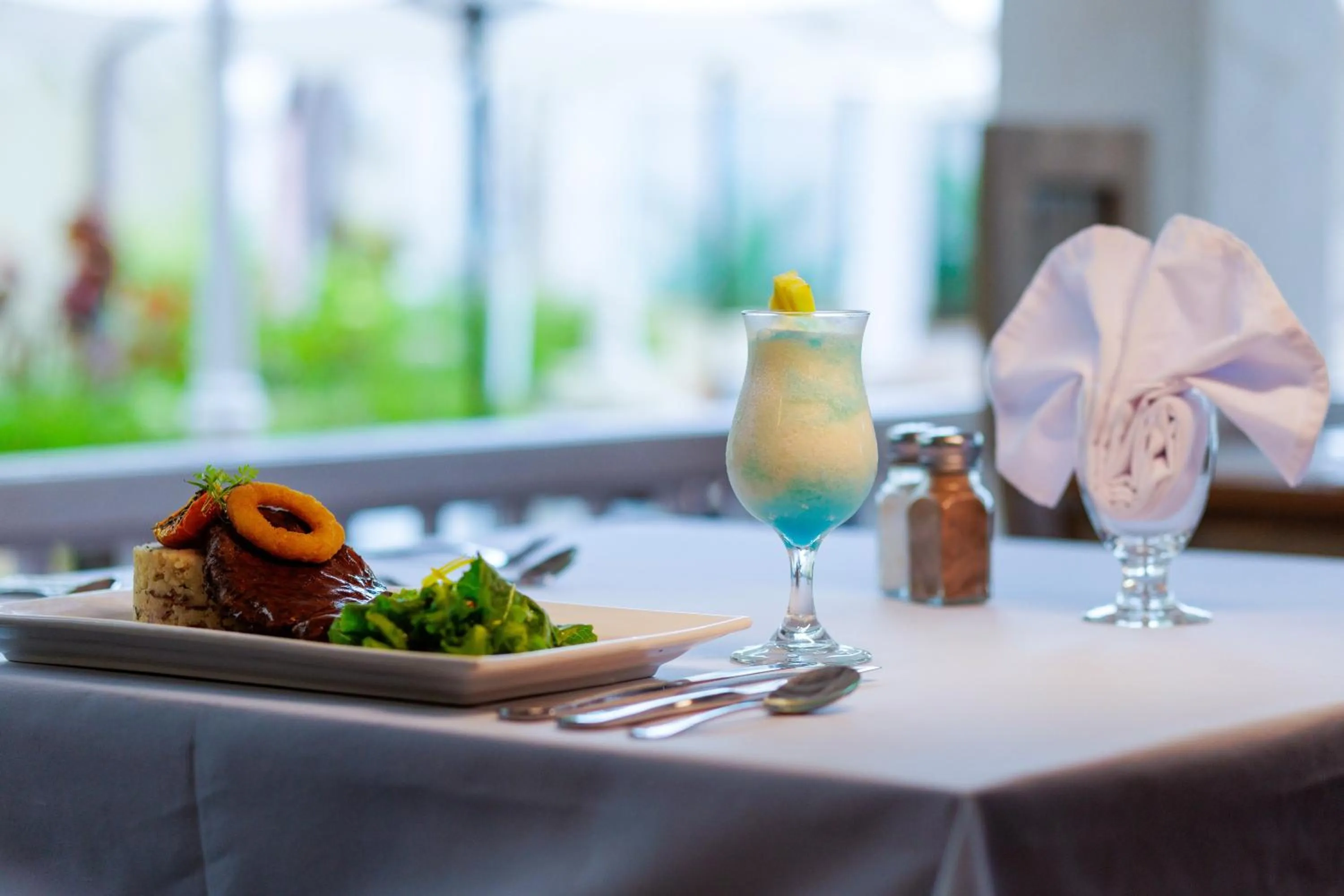 Food and drinks in Blue Horizon Hotel