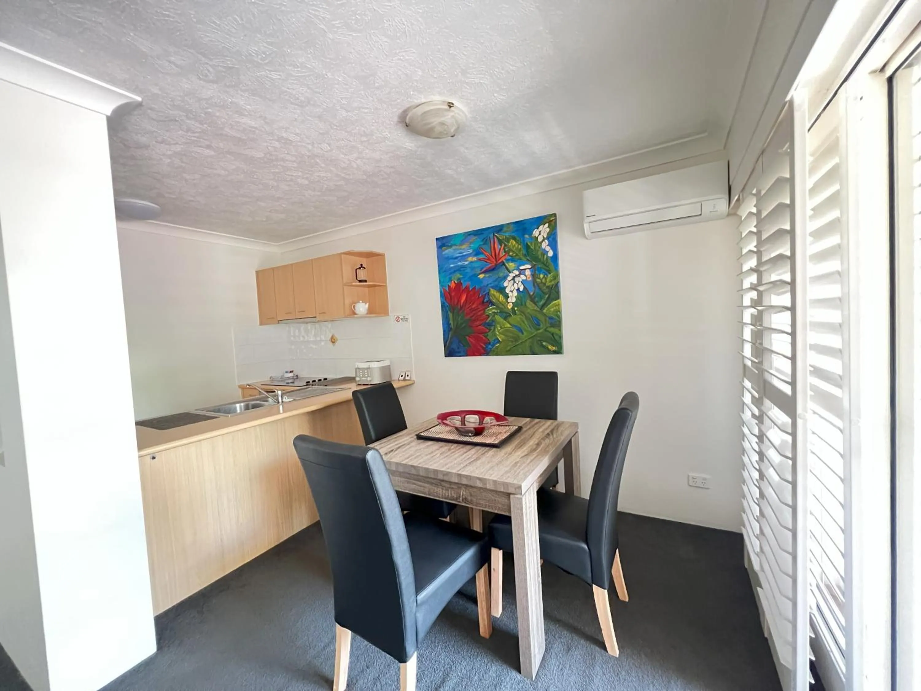 Dining area in Montego Sands Resort