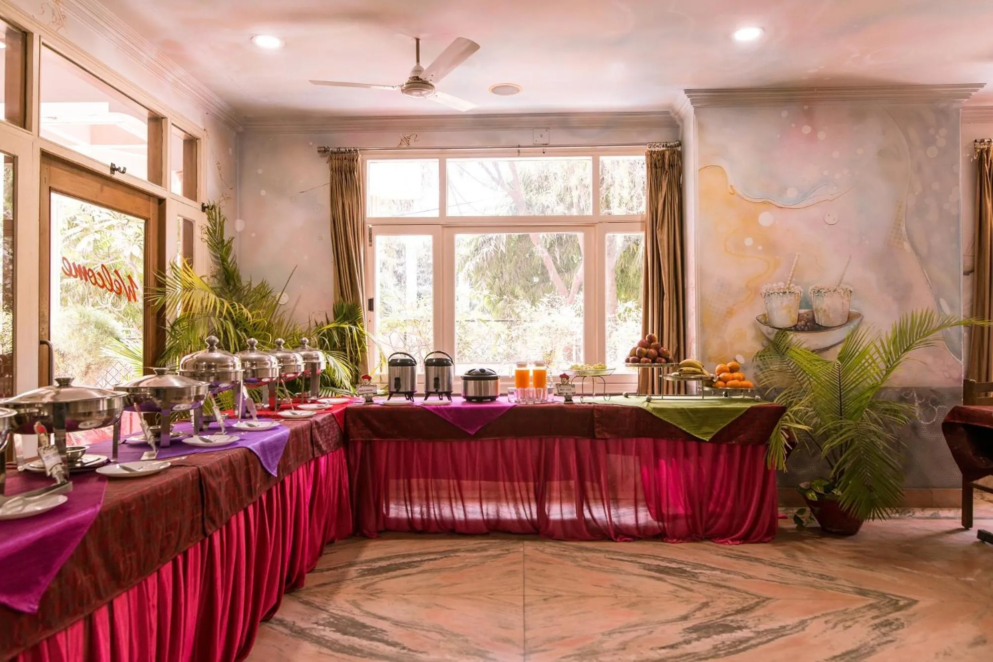 Restaurant/places to eat in Hotel Buddha