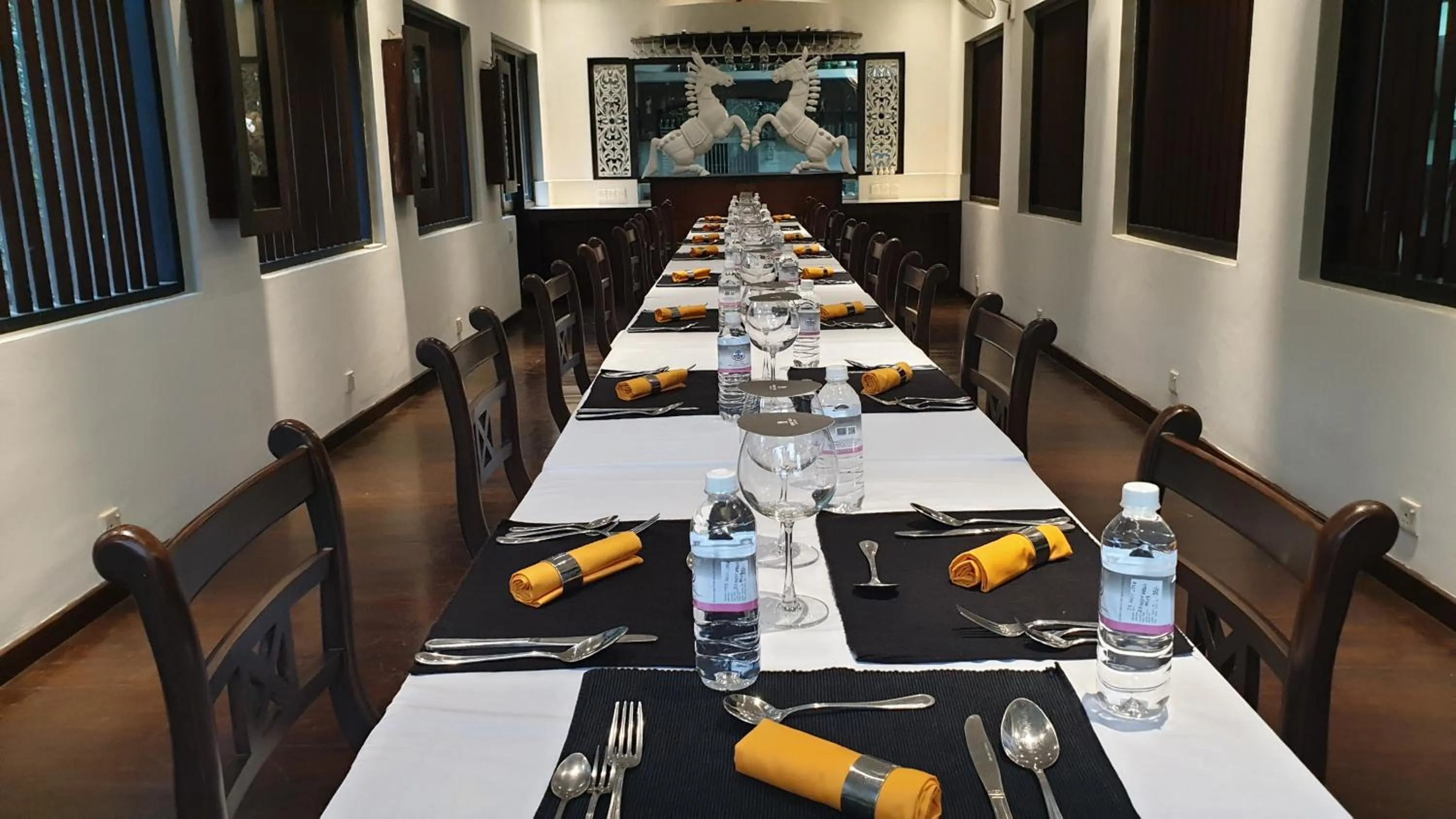 Restaurant/places to eat in Ridee Villa