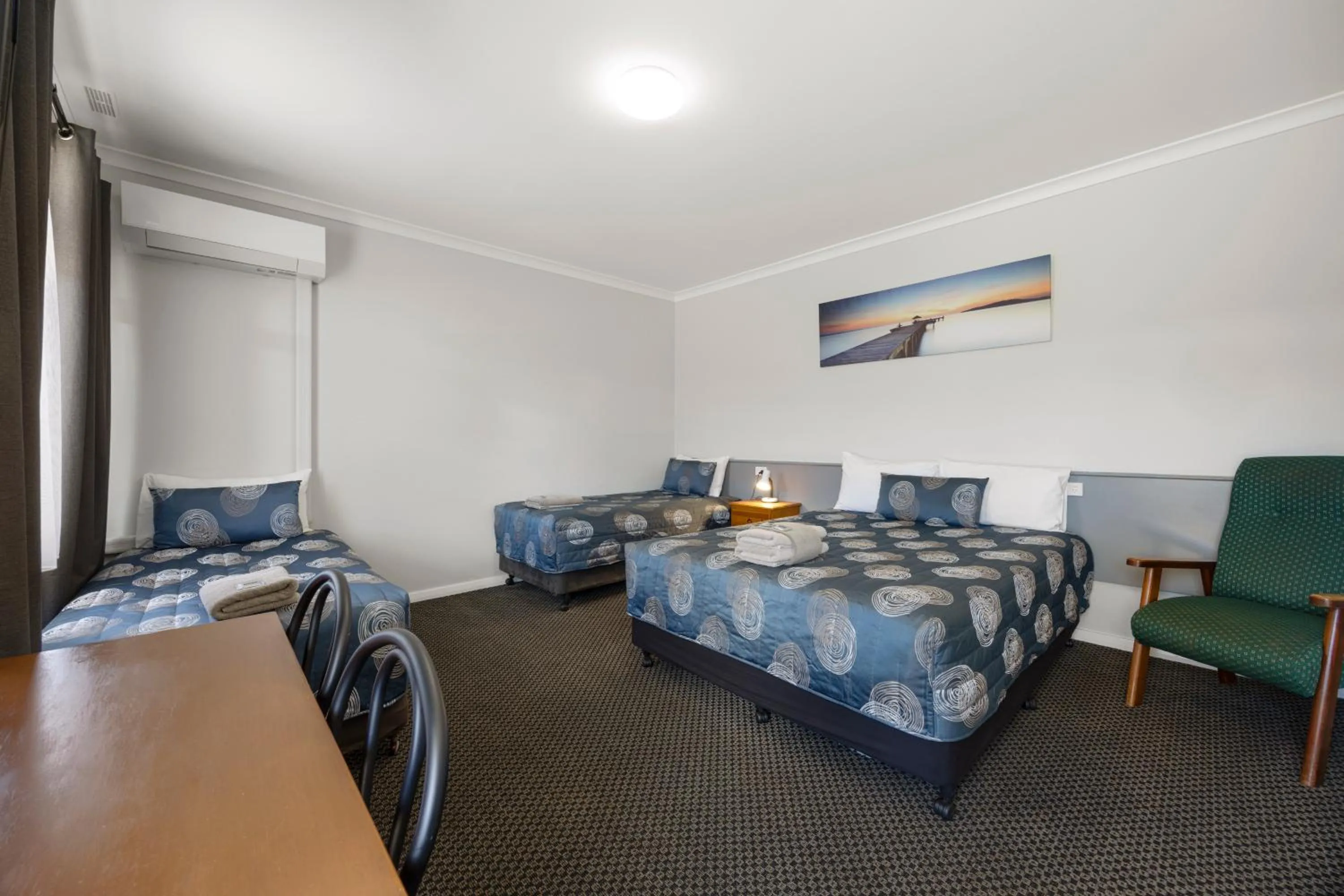 Bed in Castle Motel Bairnsdale