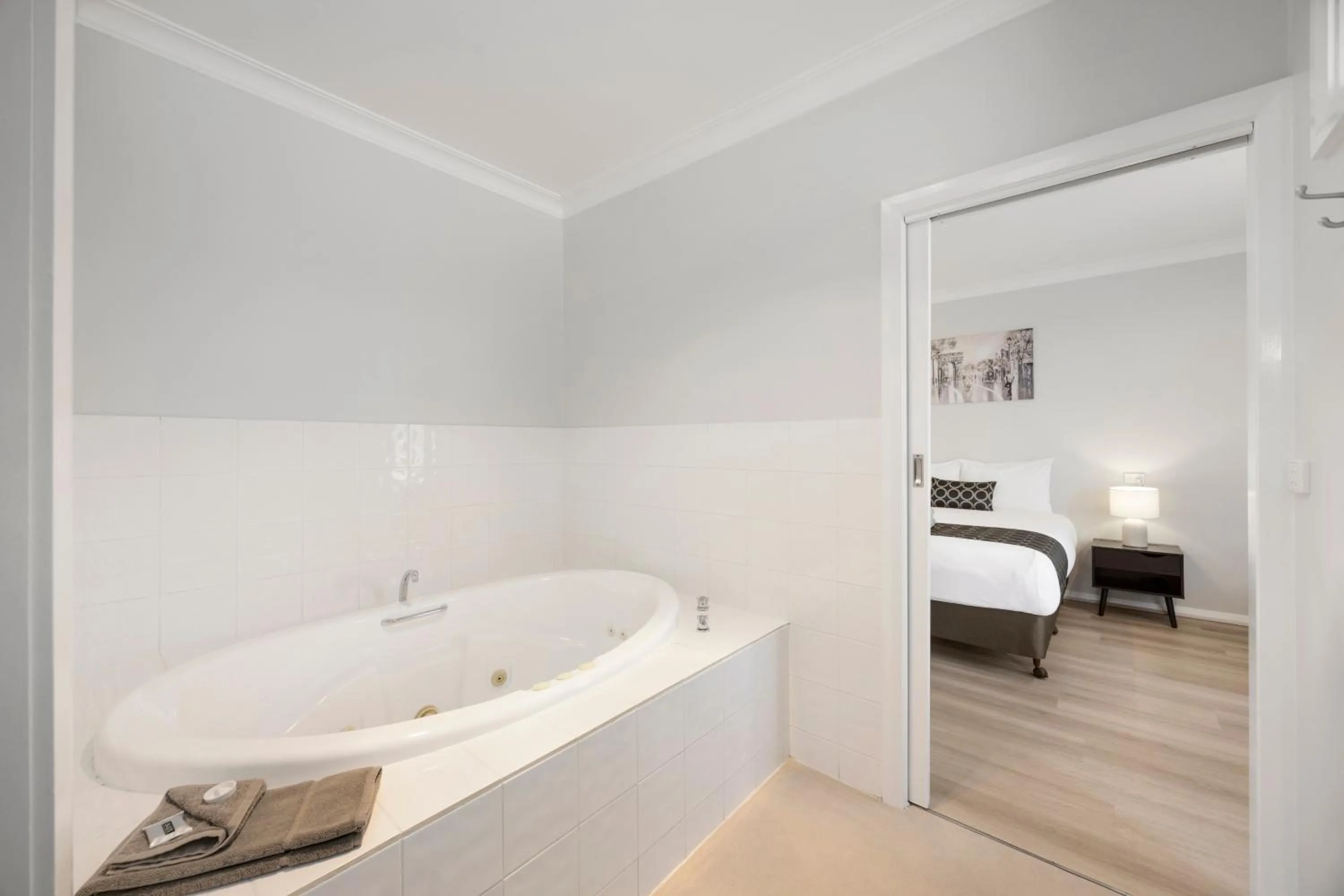 Bed in Castle Motel Bairnsdale