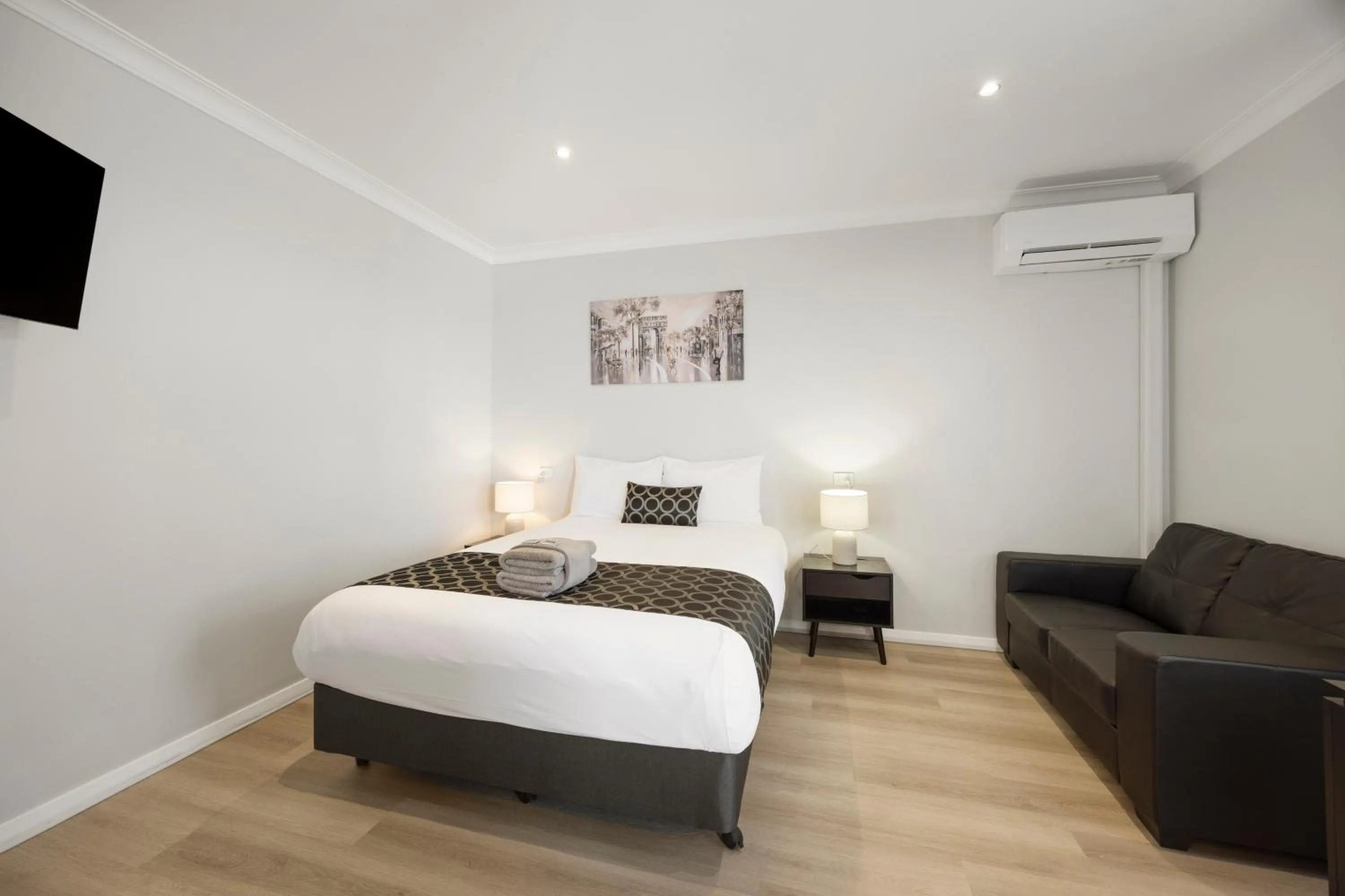 Bed in Castle Motel Bairnsdale