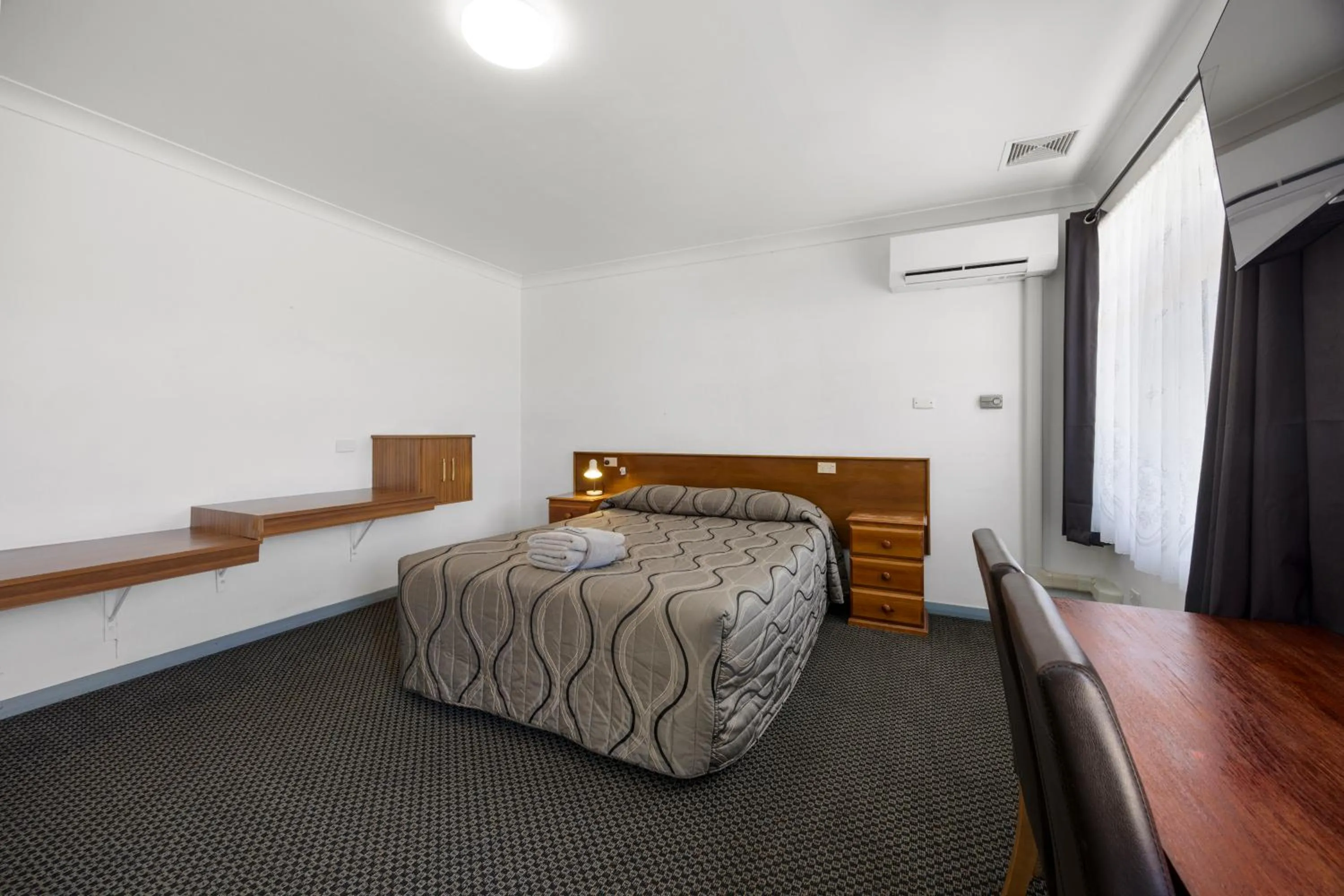 Bed in Castle Motel Bairnsdale