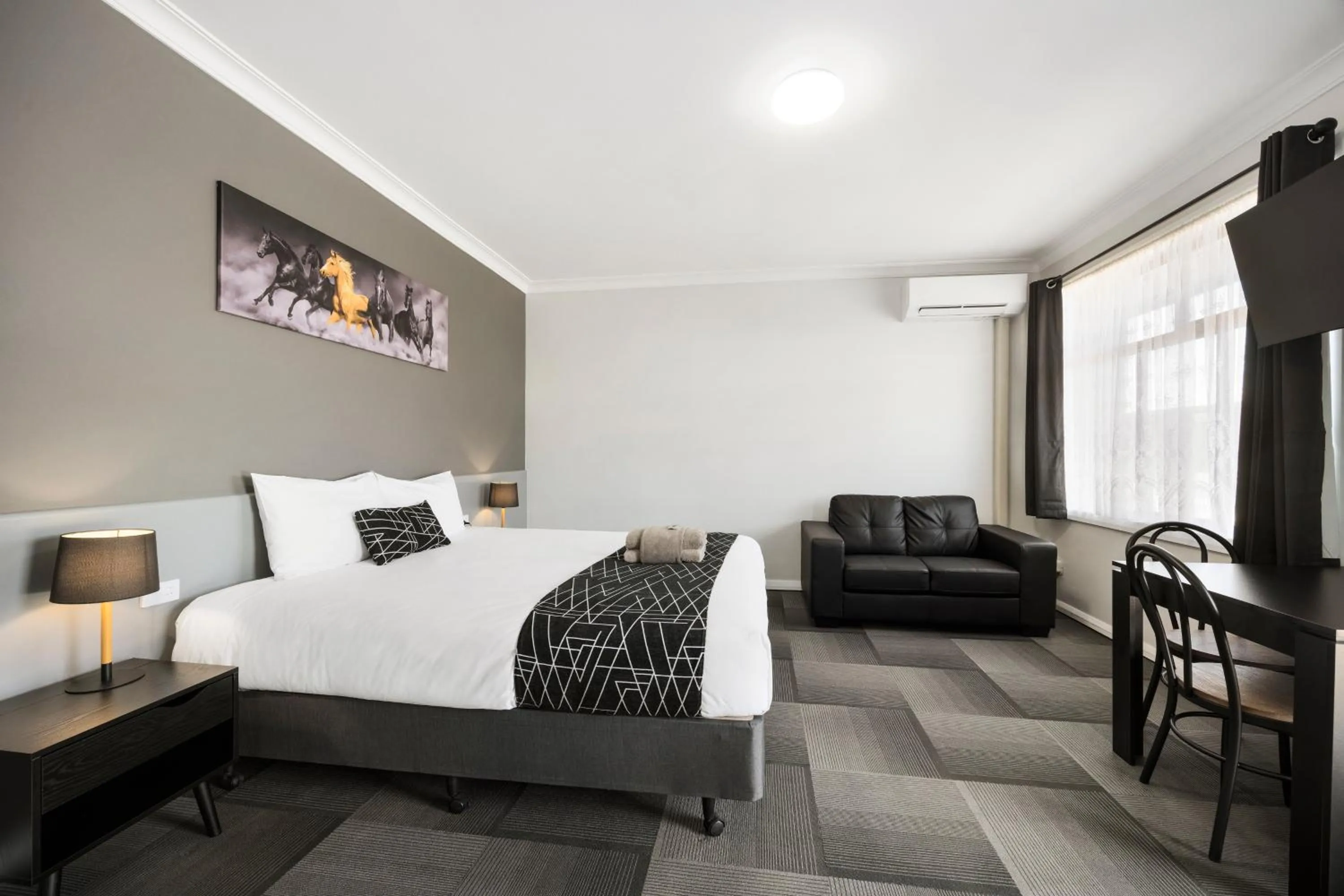 Bed in Castle Motel Bairnsdale