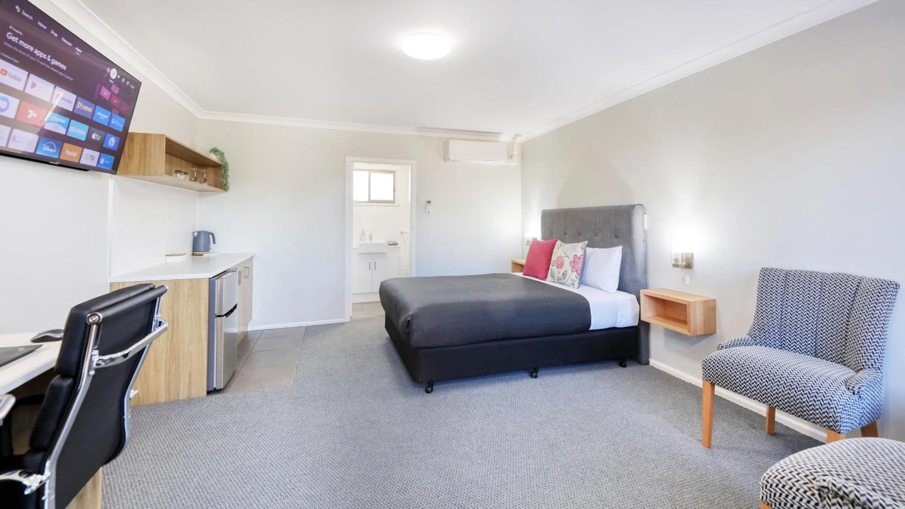 Photo of the whole room, Bed in Deniliquin Motel