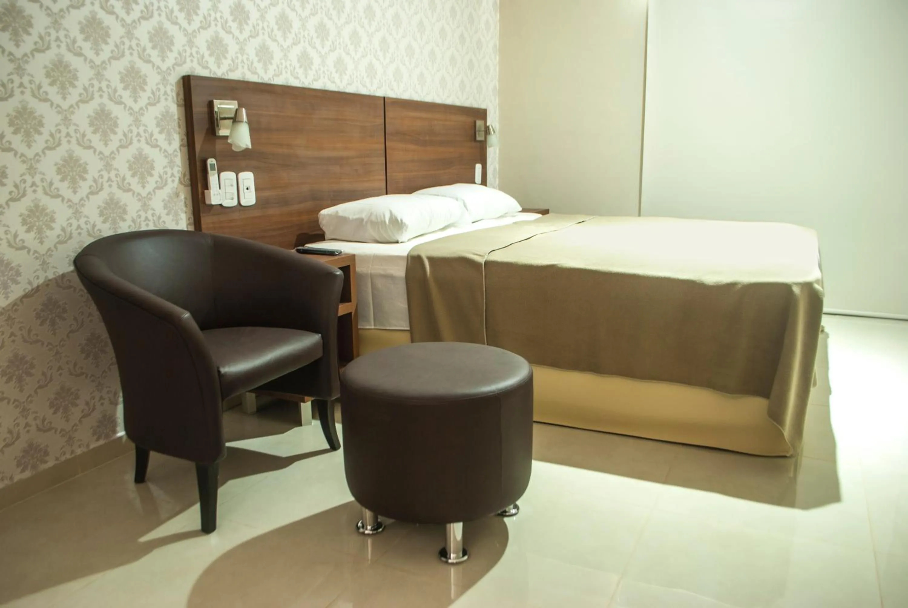 Photo of the whole room, Bed in Ivy