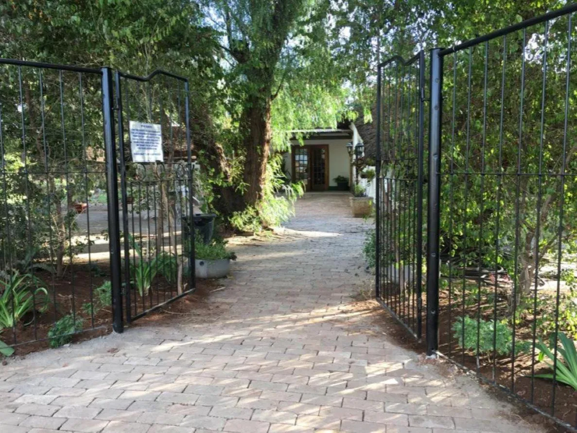 Facade/entrance in Serowe Hotel