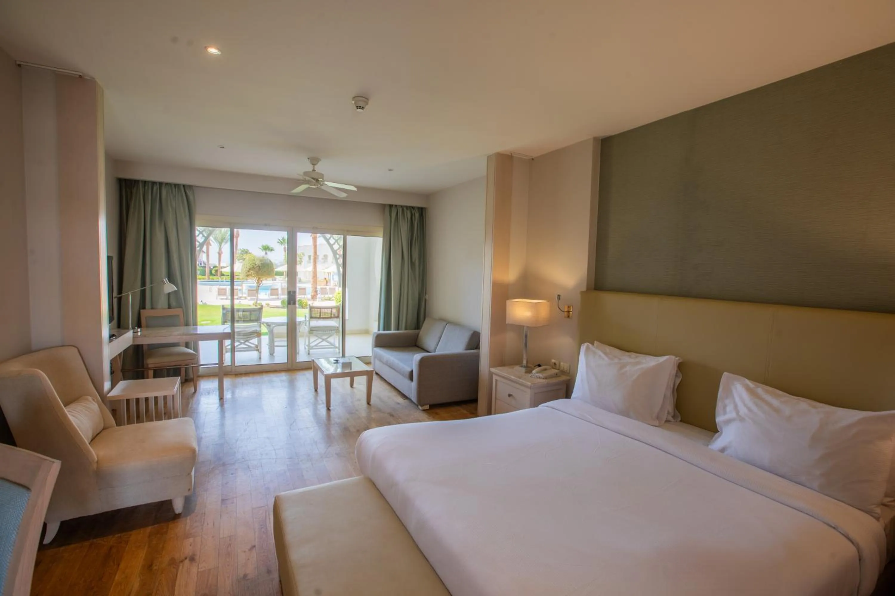 Photo of the whole room, Bed in Old Palace Resort Sahl Hasheesh